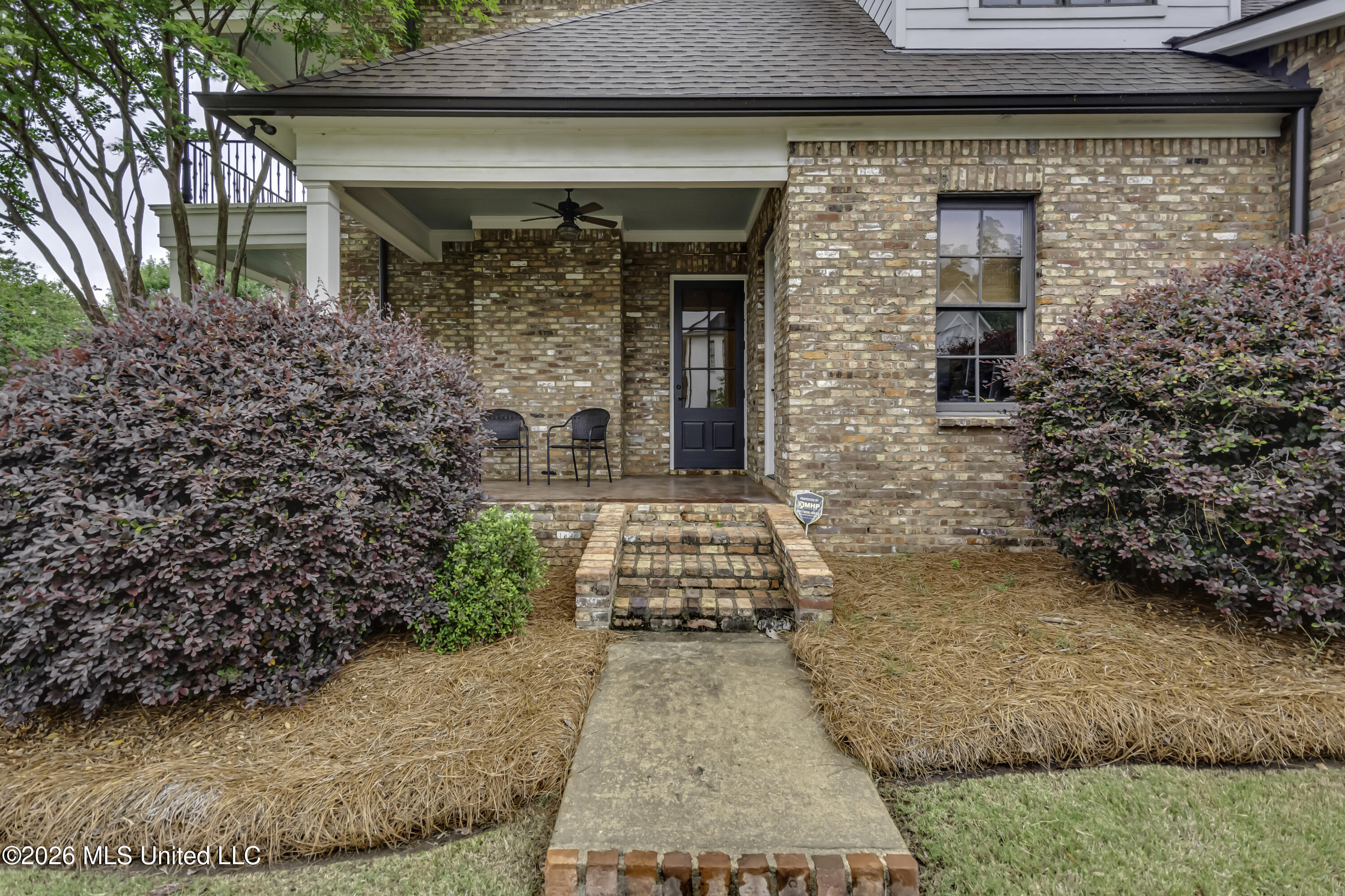 100 Arbor Landing Property Photo 8
