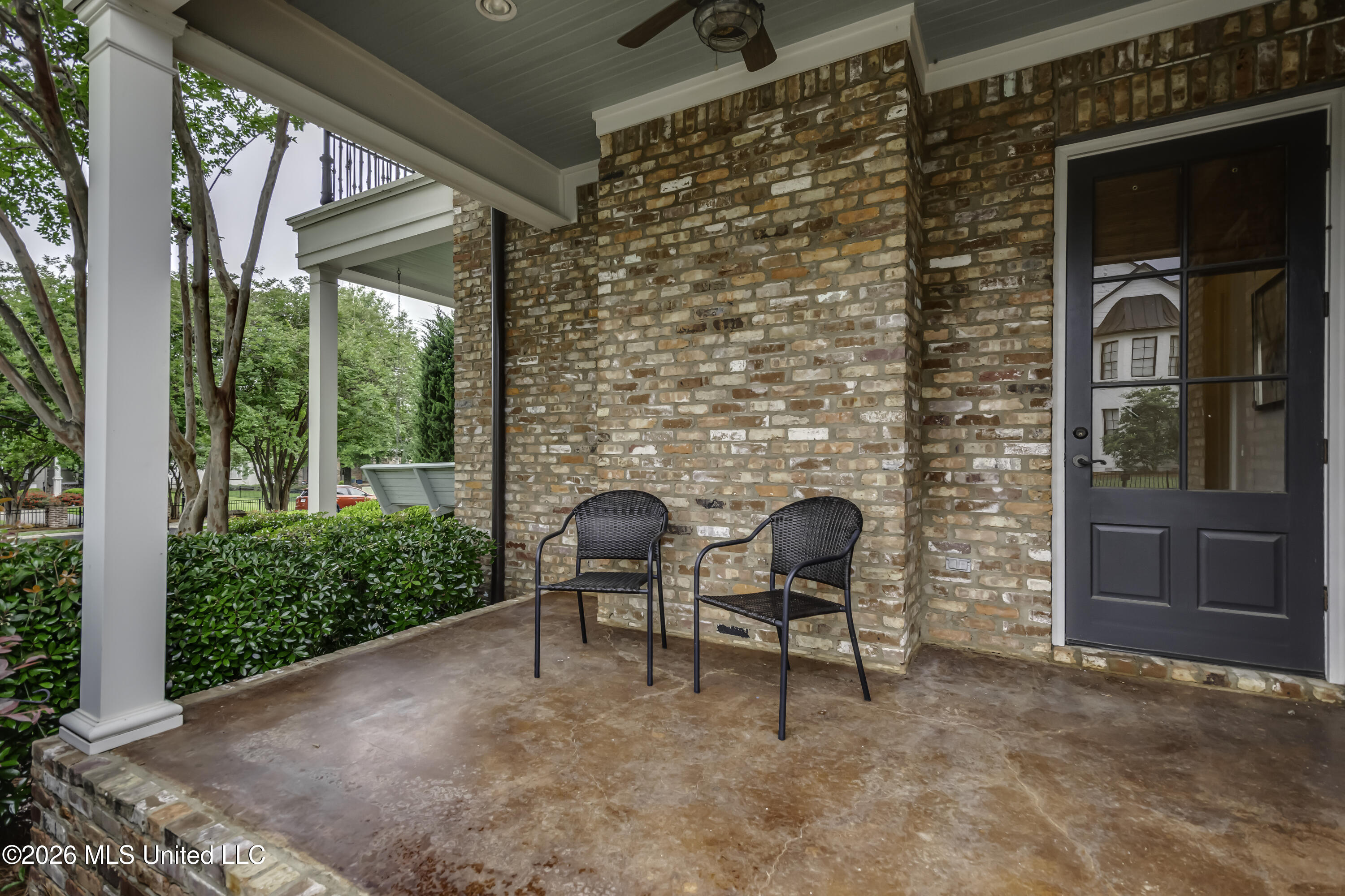 100 Arbor Landing Property Photo 9