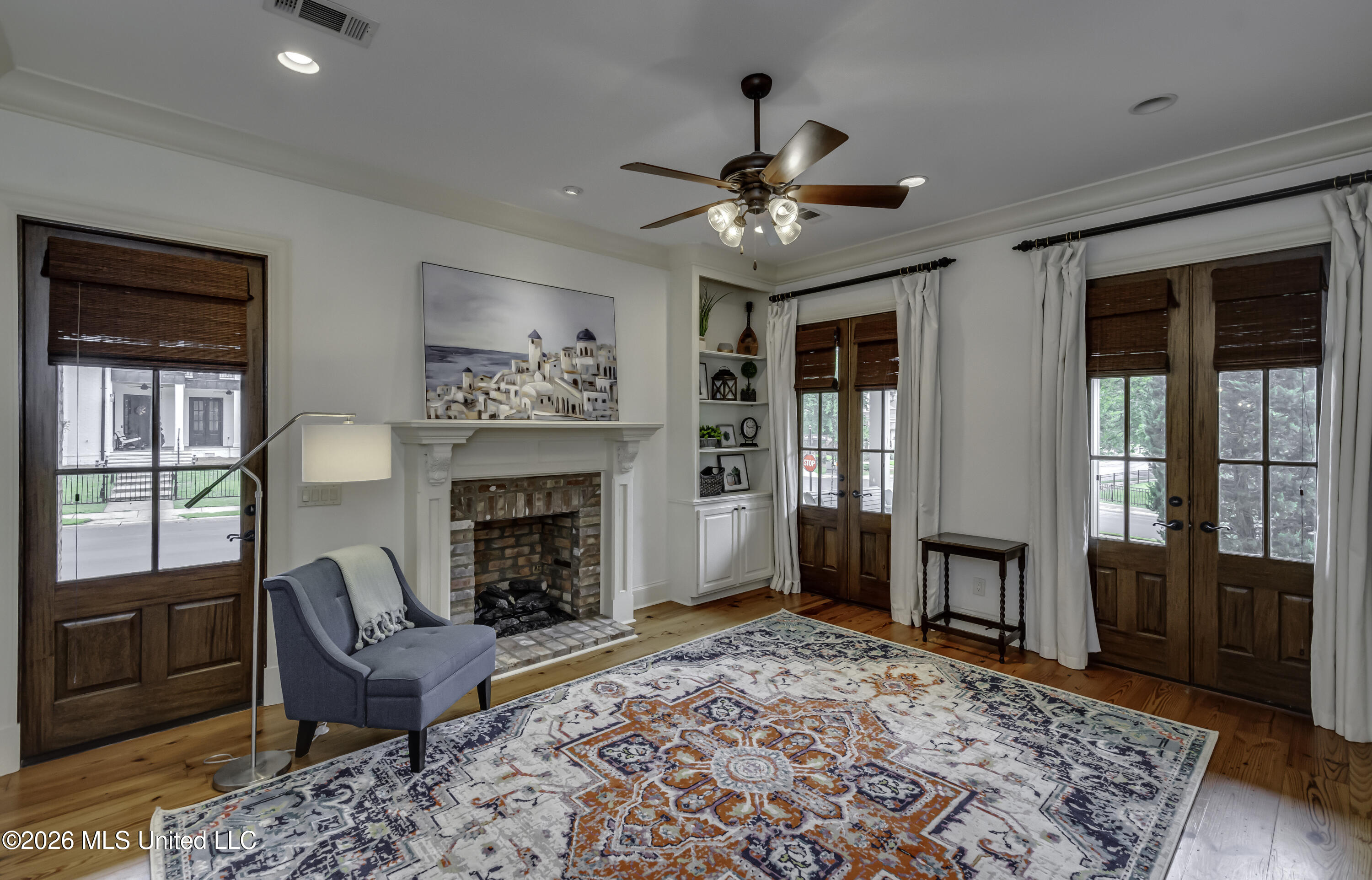 100 Arbor Landing Property Photo 11