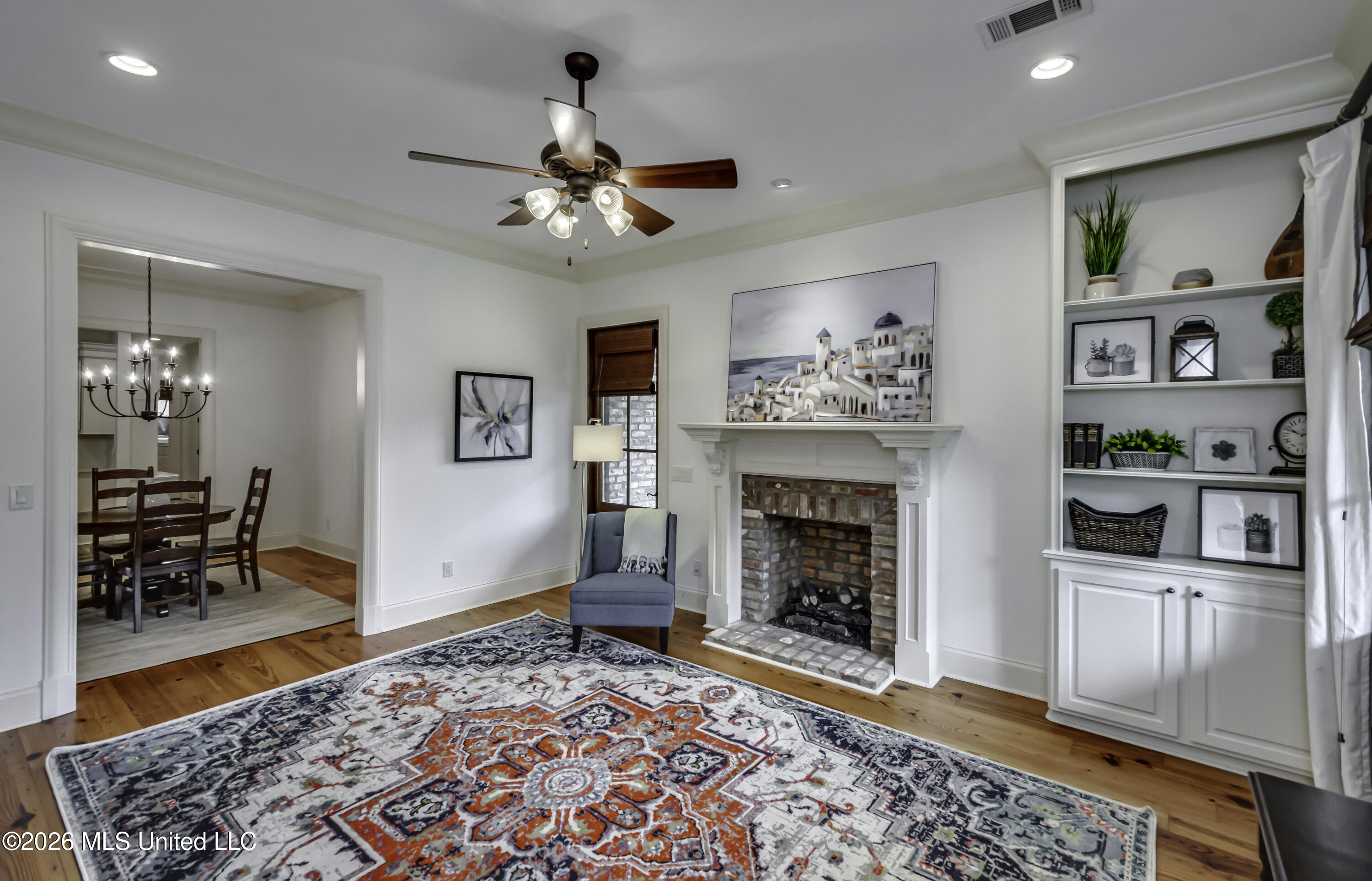 100 Arbor Landing Property Photo 14