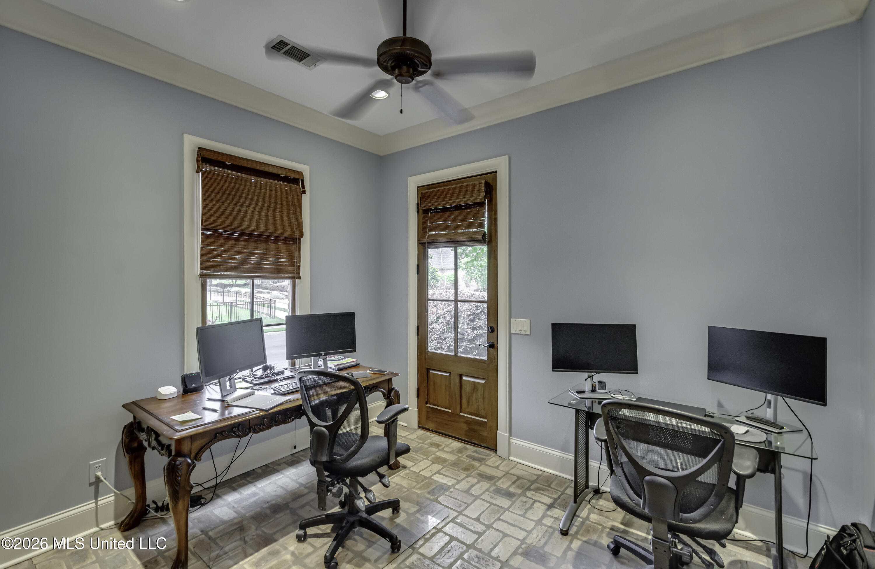 100 Arbor Landing Property Photo 18
