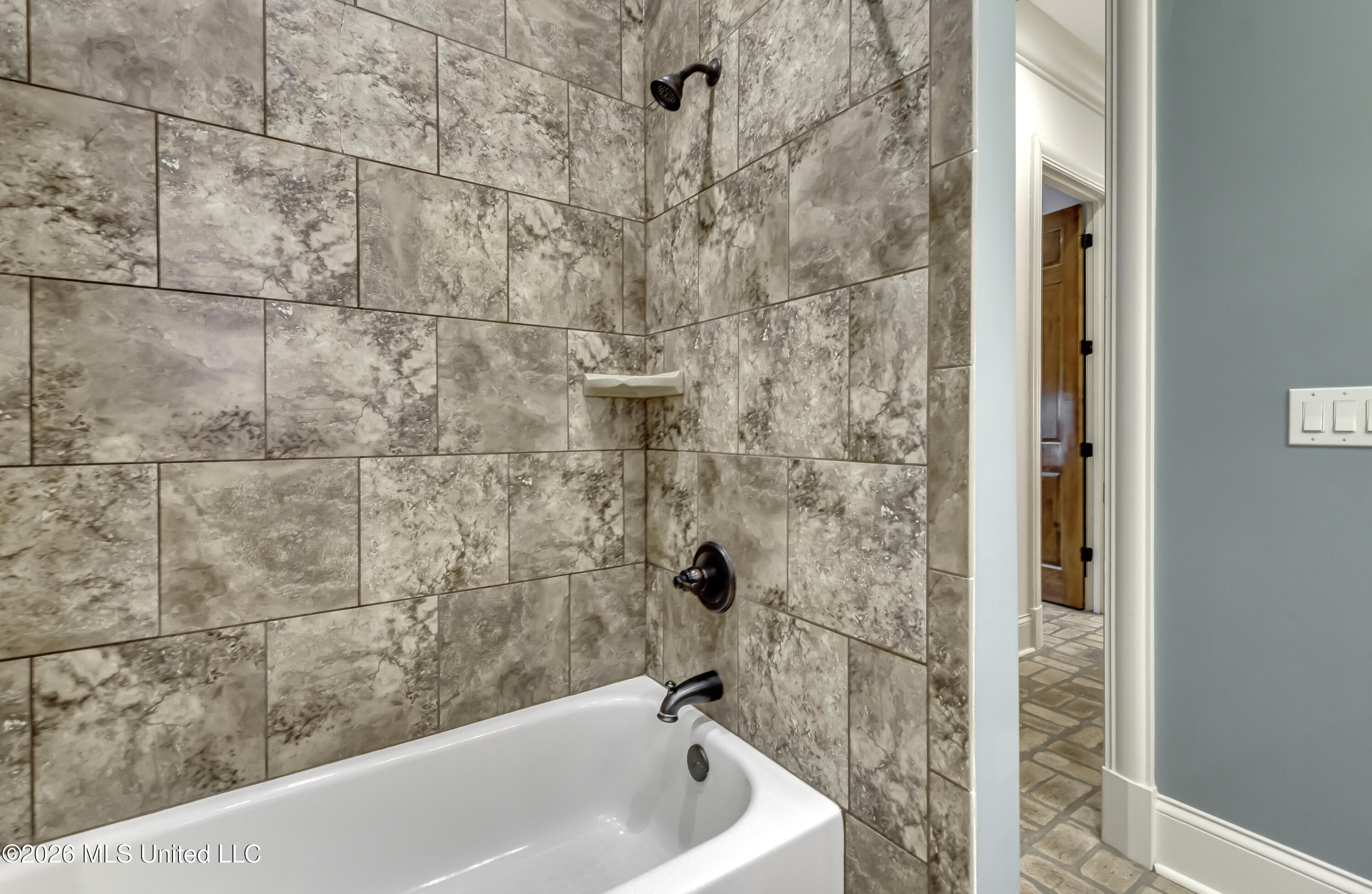 100 Arbor Landing Property Photo 21