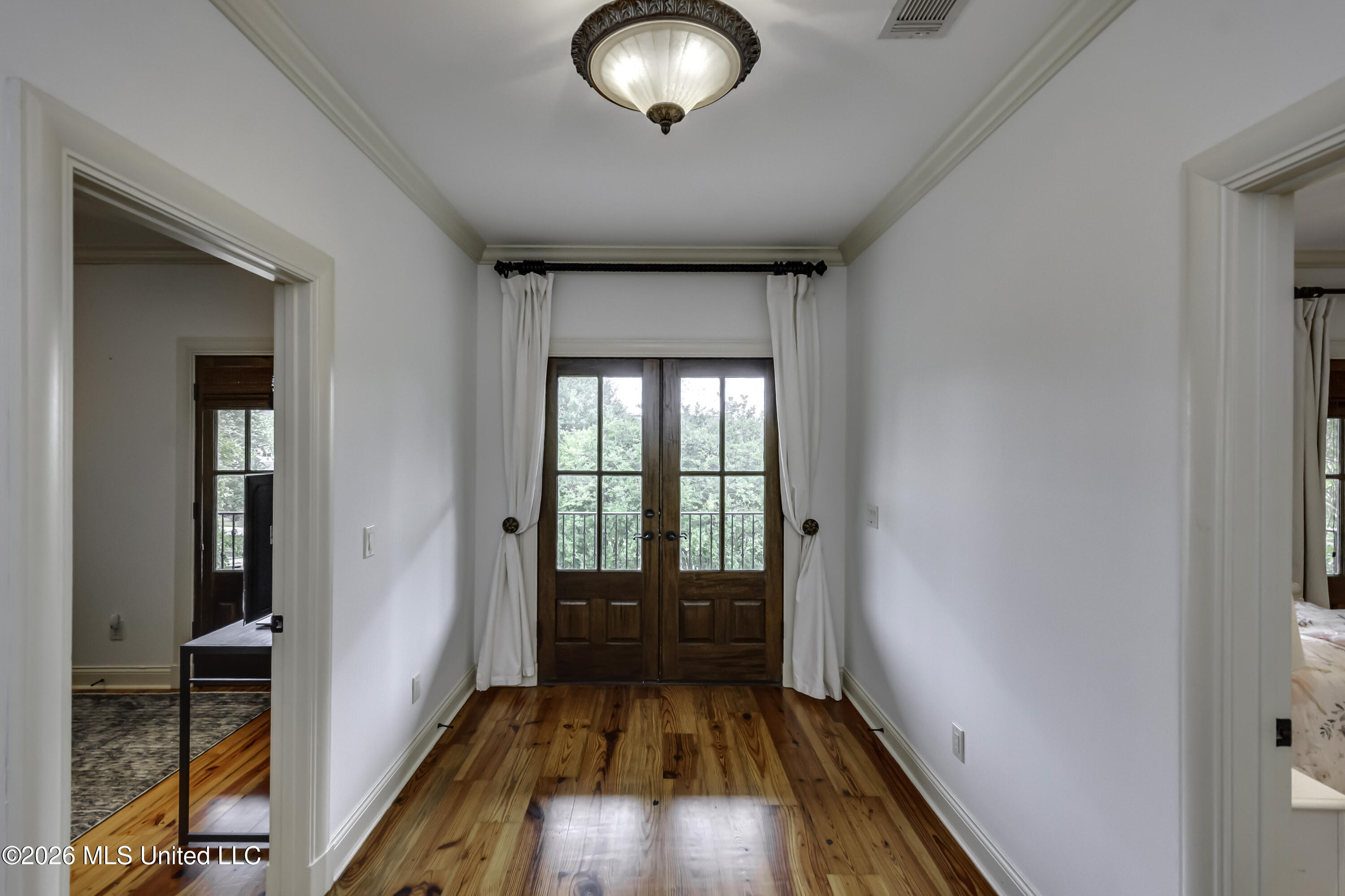 100 Arbor Landing Property Photo 25