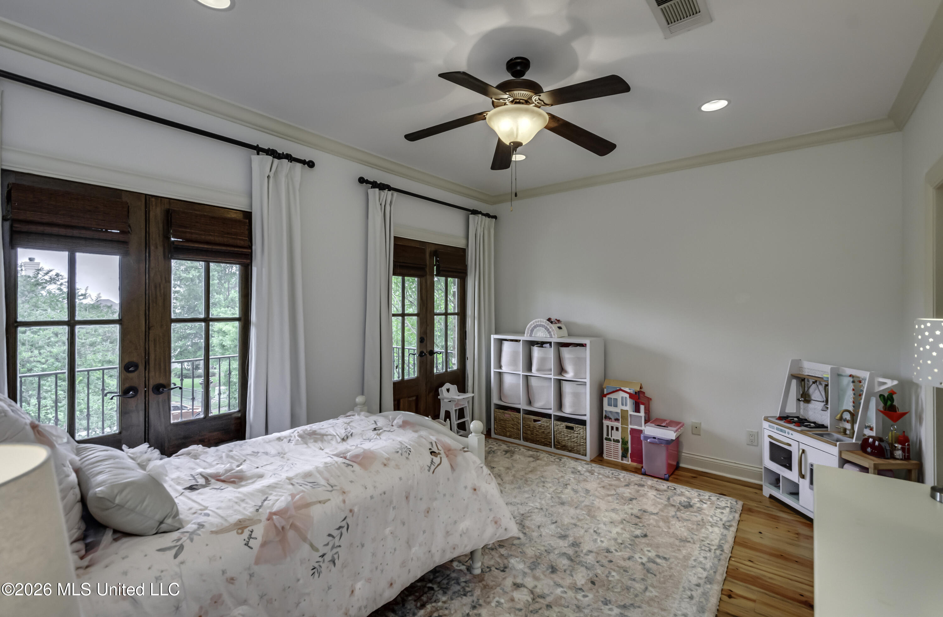 100 Arbor Landing Property Photo 26