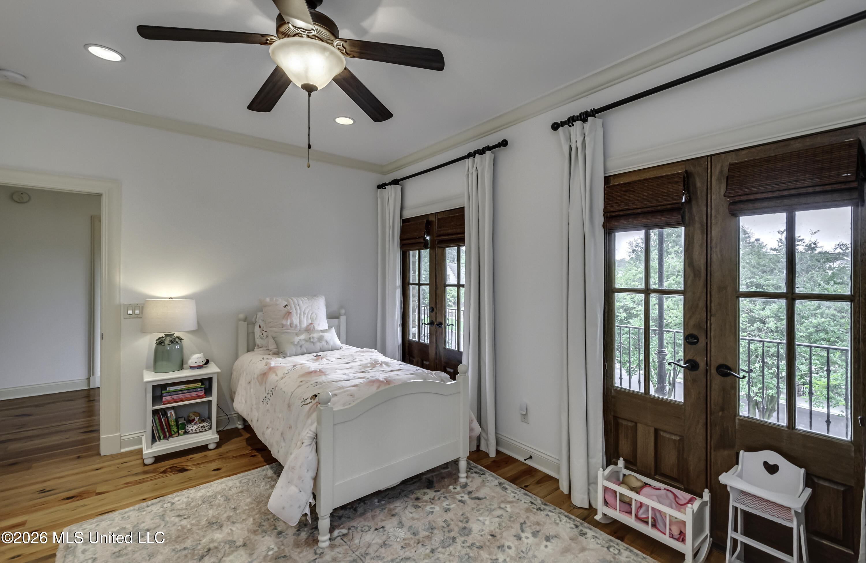 100 Arbor Landing Property Photo 27
