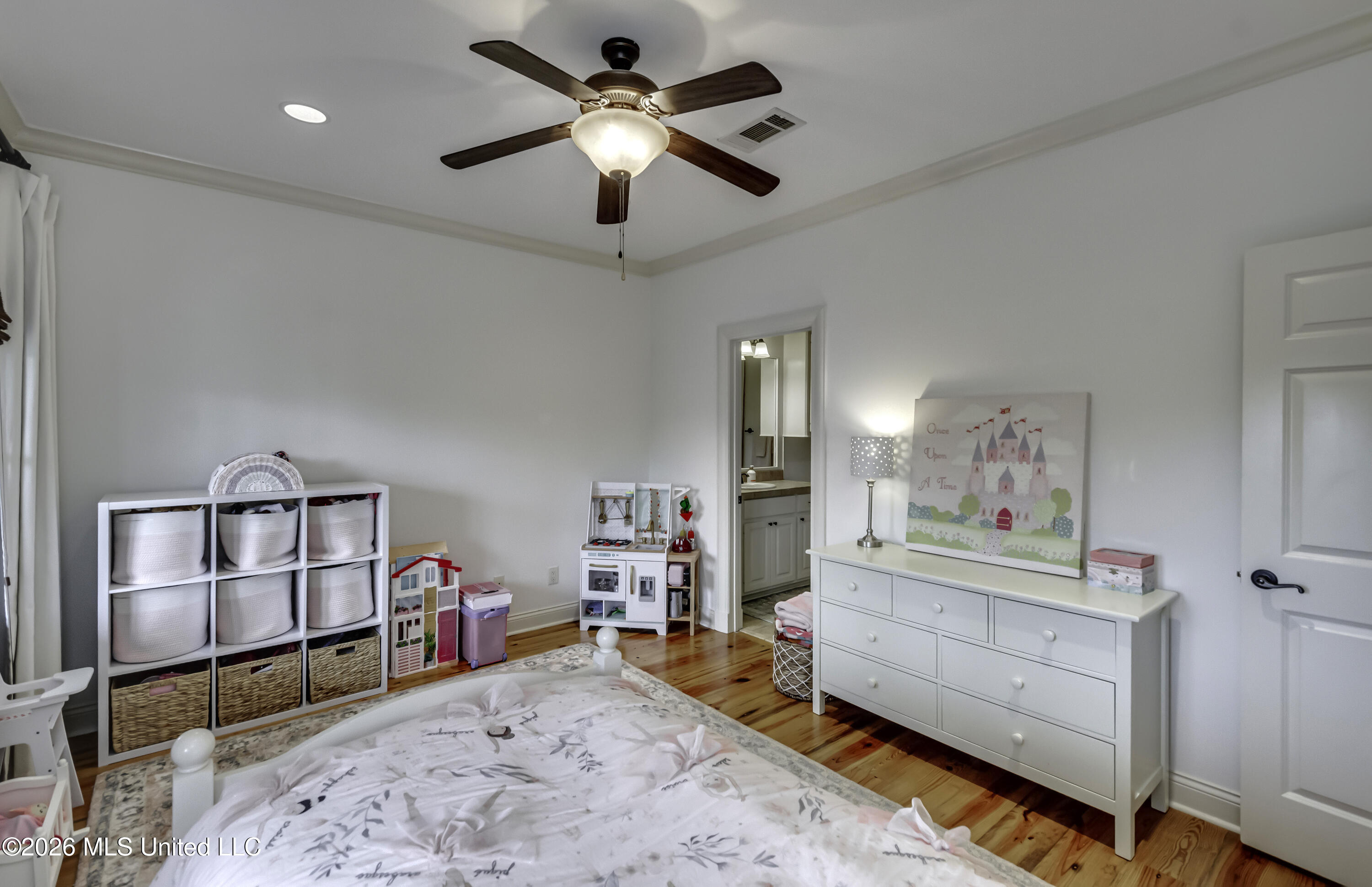 100 Arbor Landing Property Photo 29