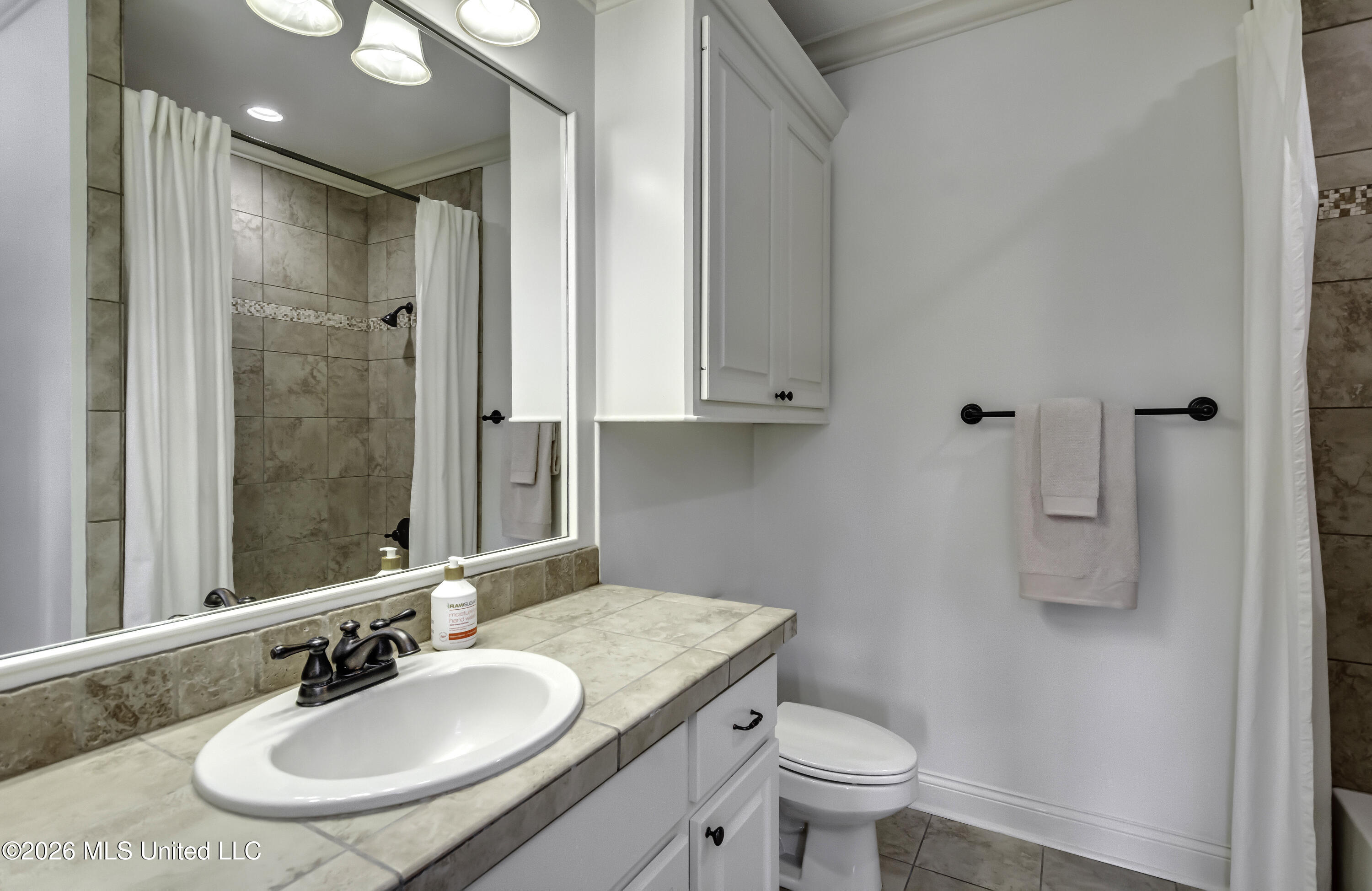 100 Arbor Landing Property Photo 30
