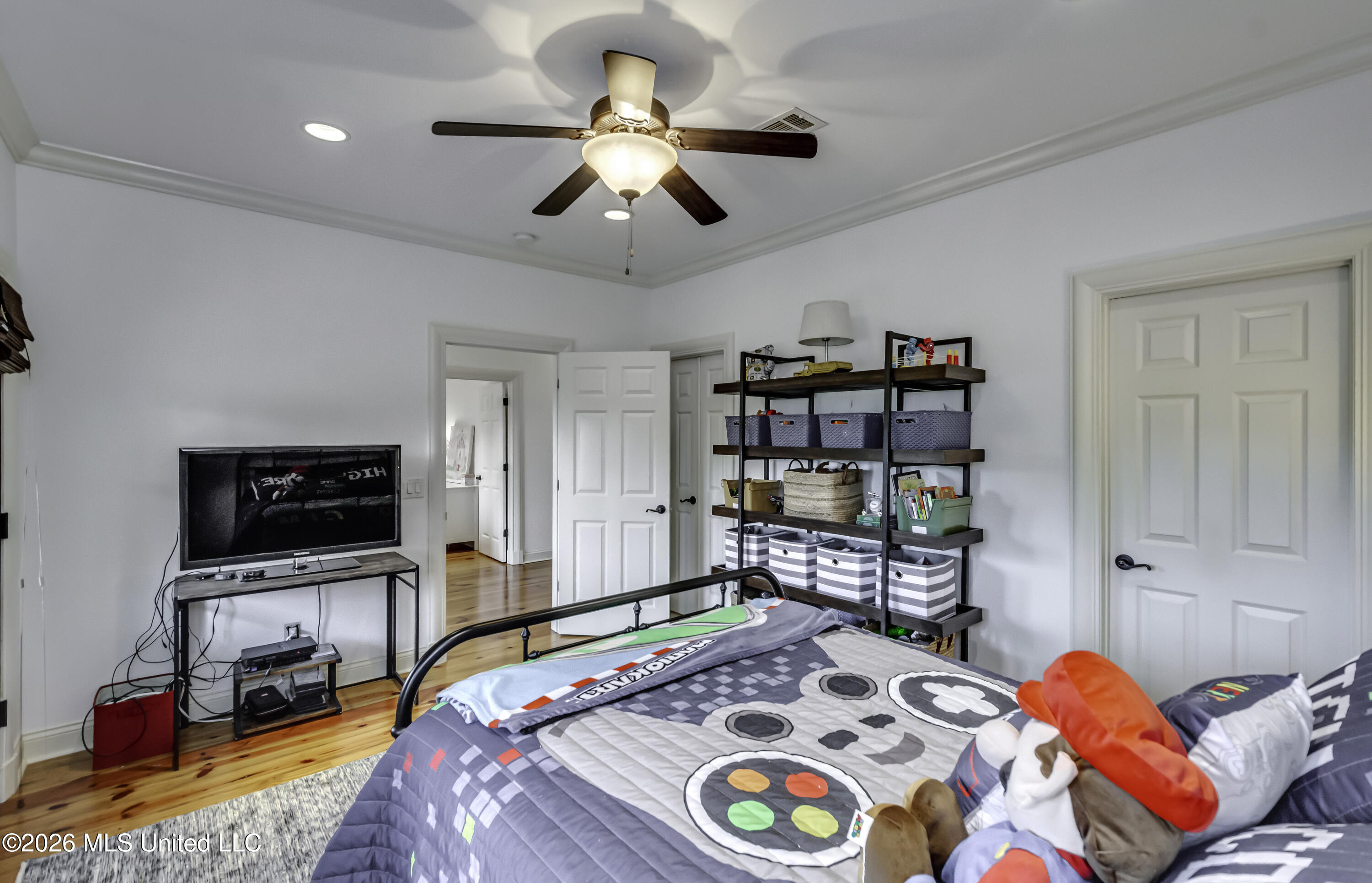 100 Arbor Landing Property Photo 34