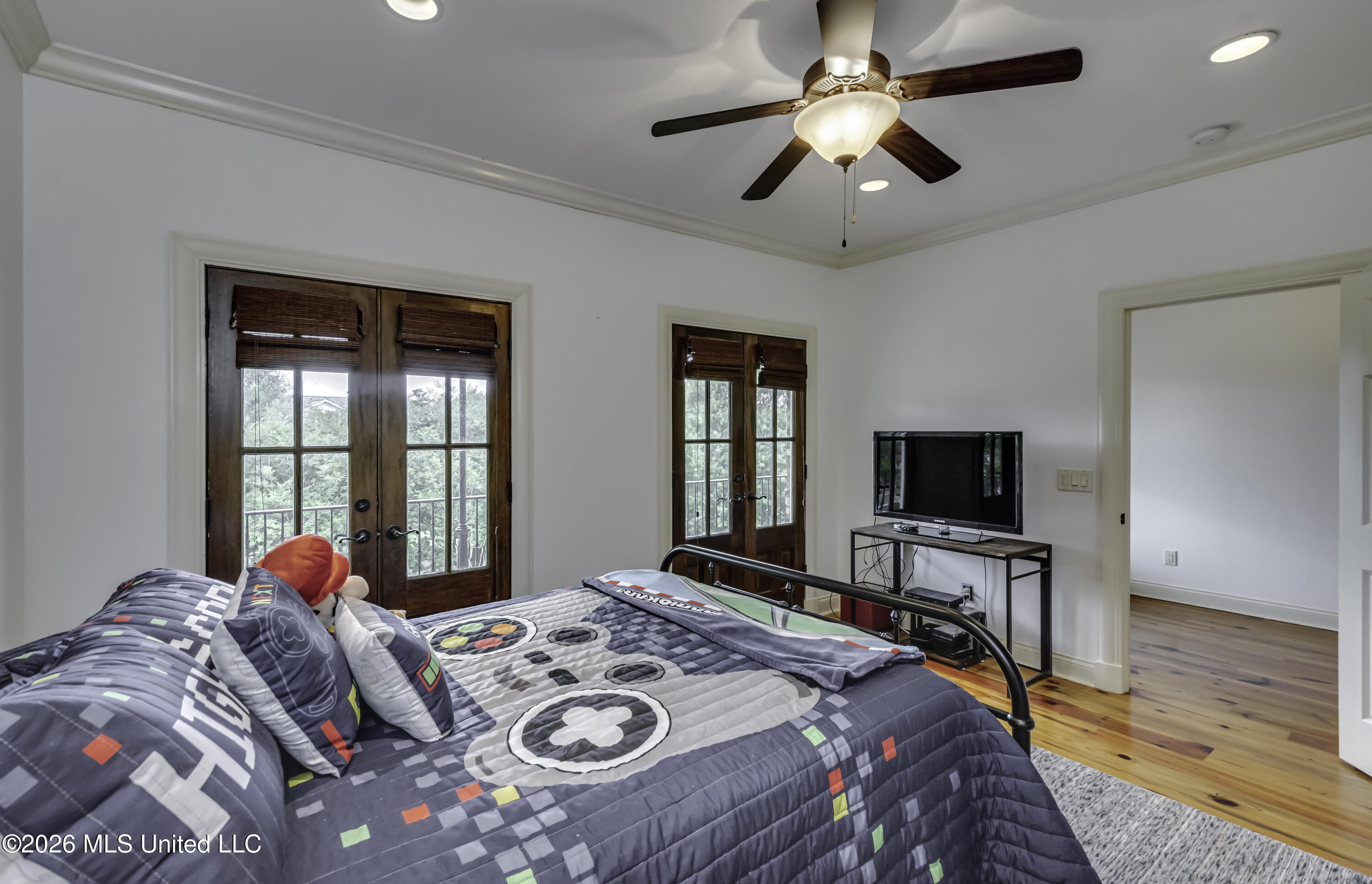 100 Arbor Landing Property Photo 35