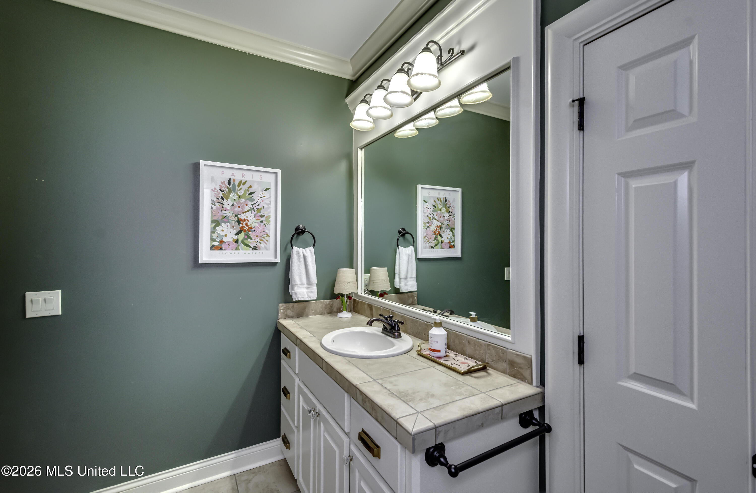 100 Arbor Landing Property Photo 36