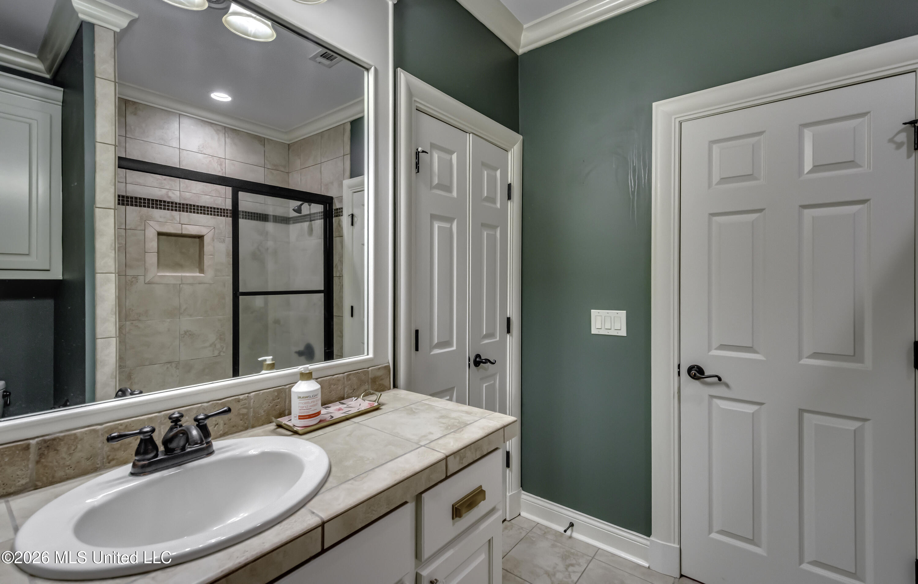 100 Arbor Landing Property Photo 39