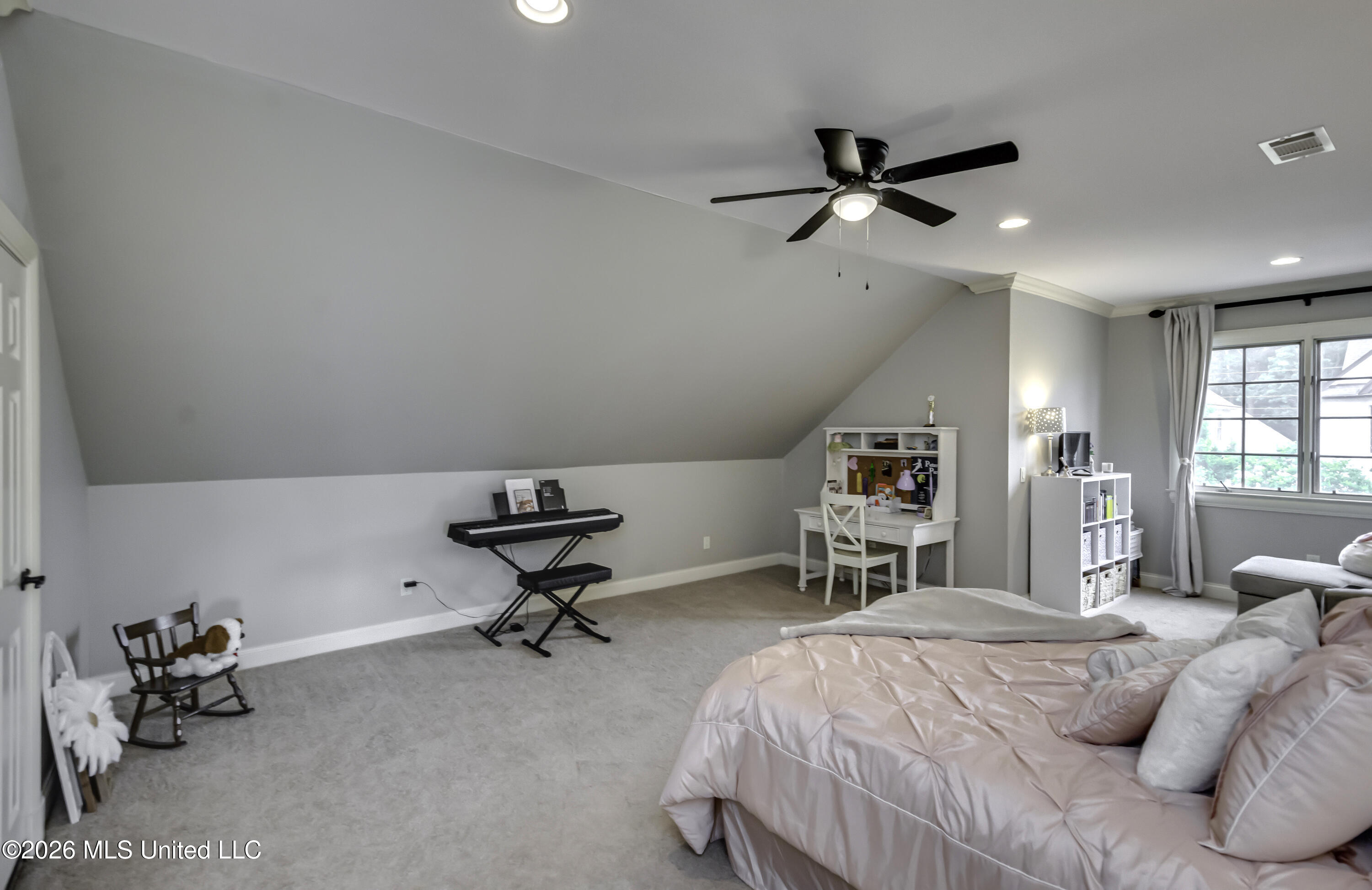 100 Arbor Landing Property Photo 40