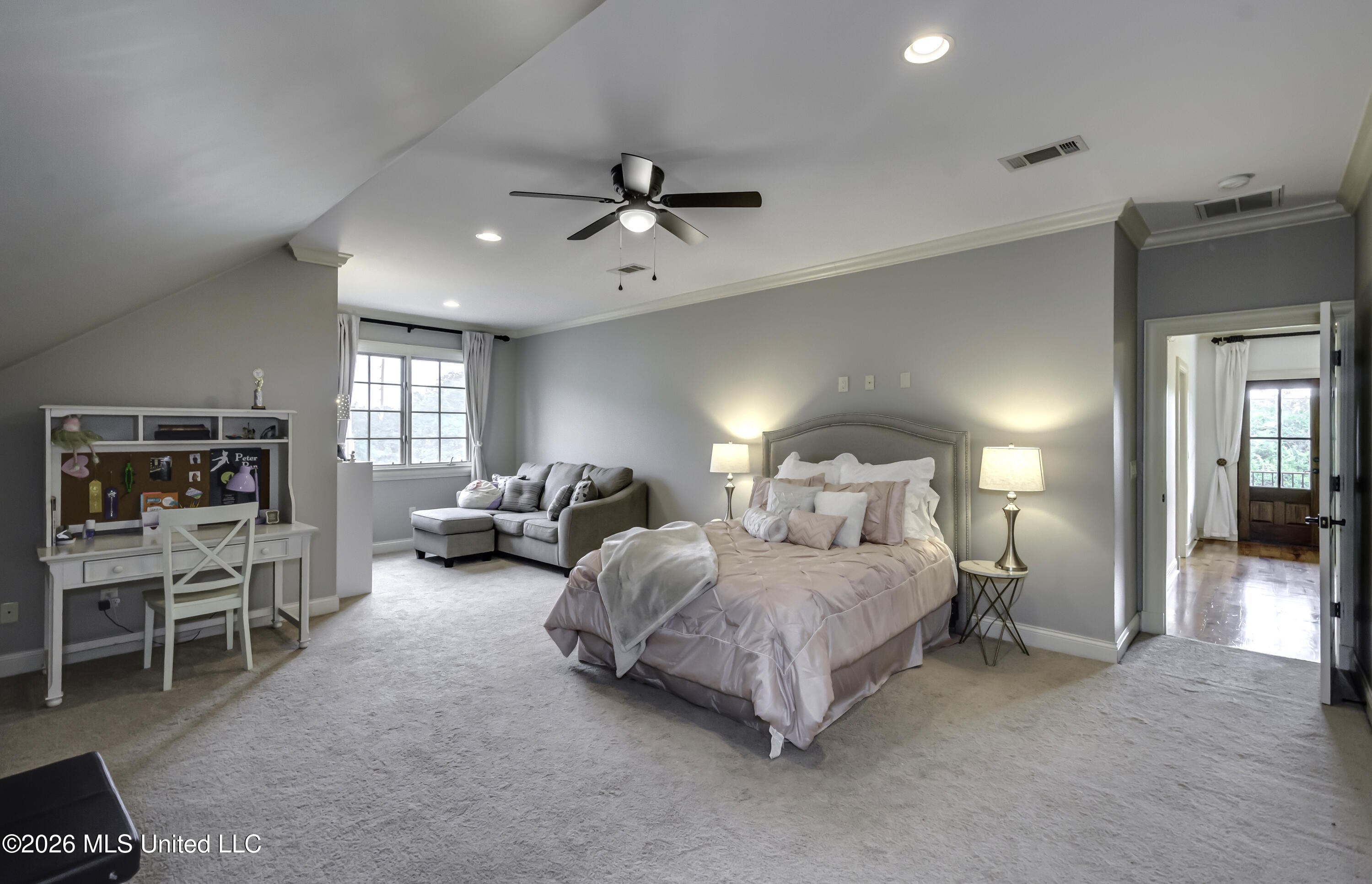 100 Arbor Landing Property Photo 41