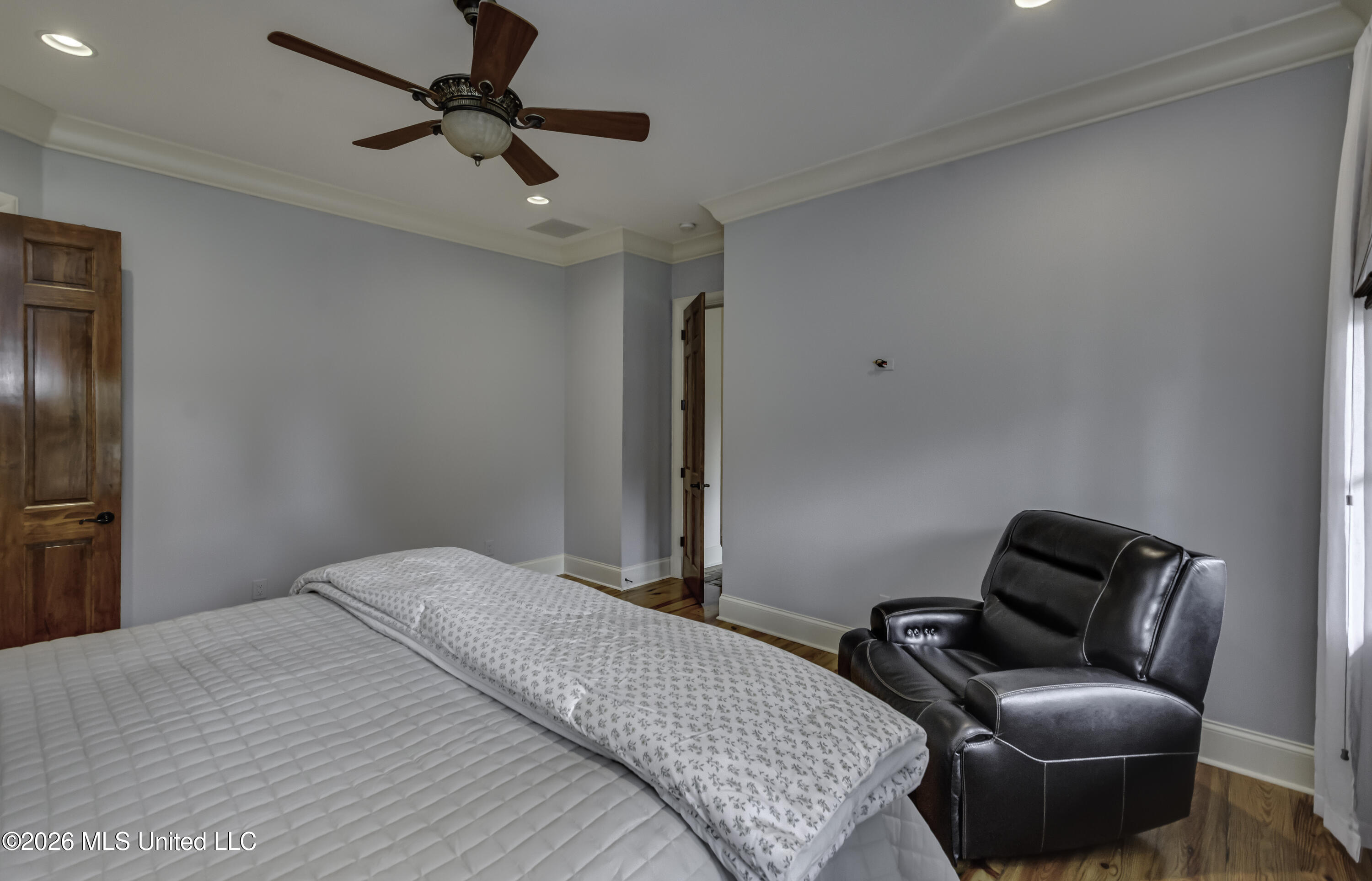 100 Arbor Landing Property Photo 47
