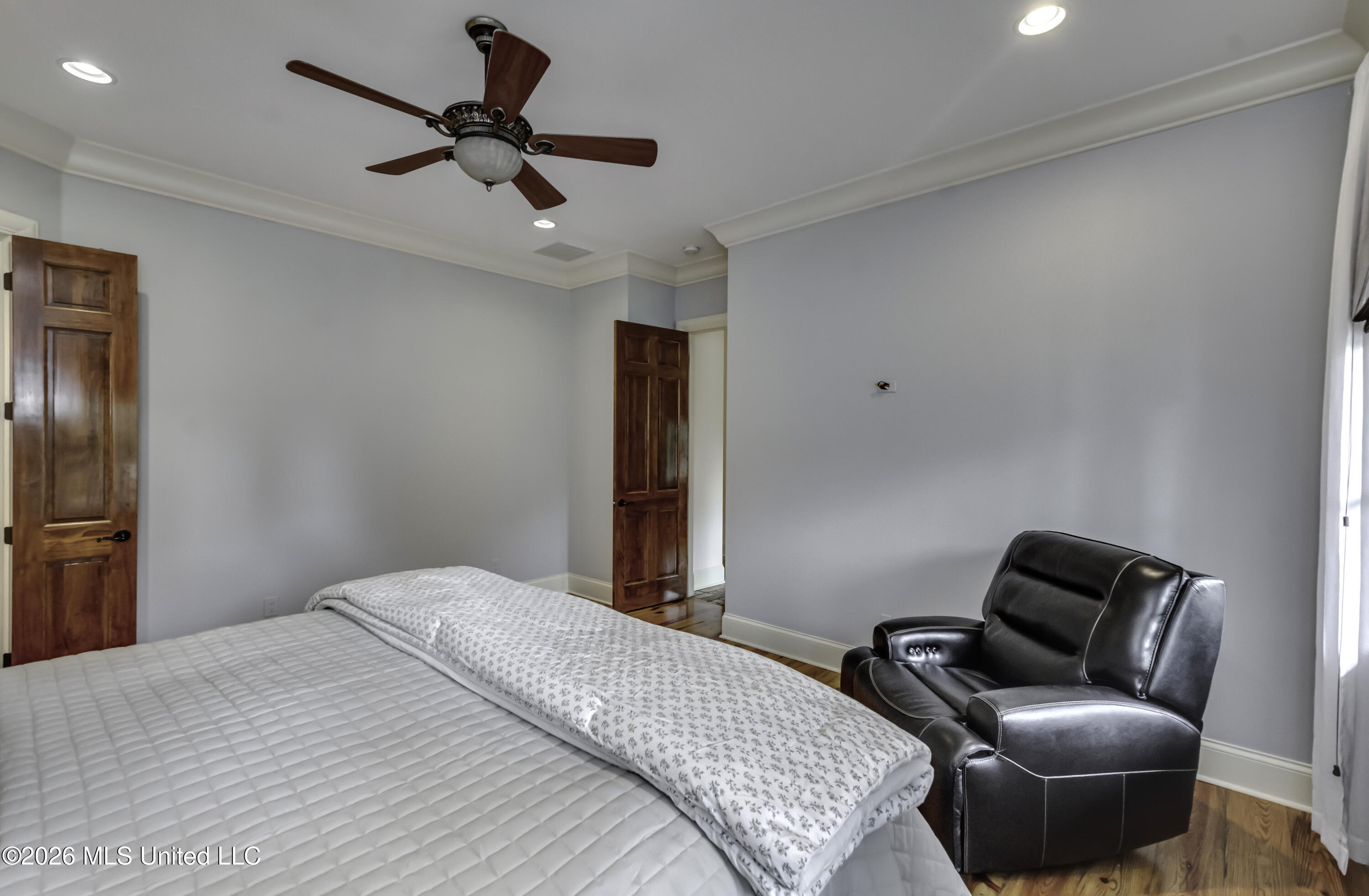 100 Arbor Landing Property Photo 48