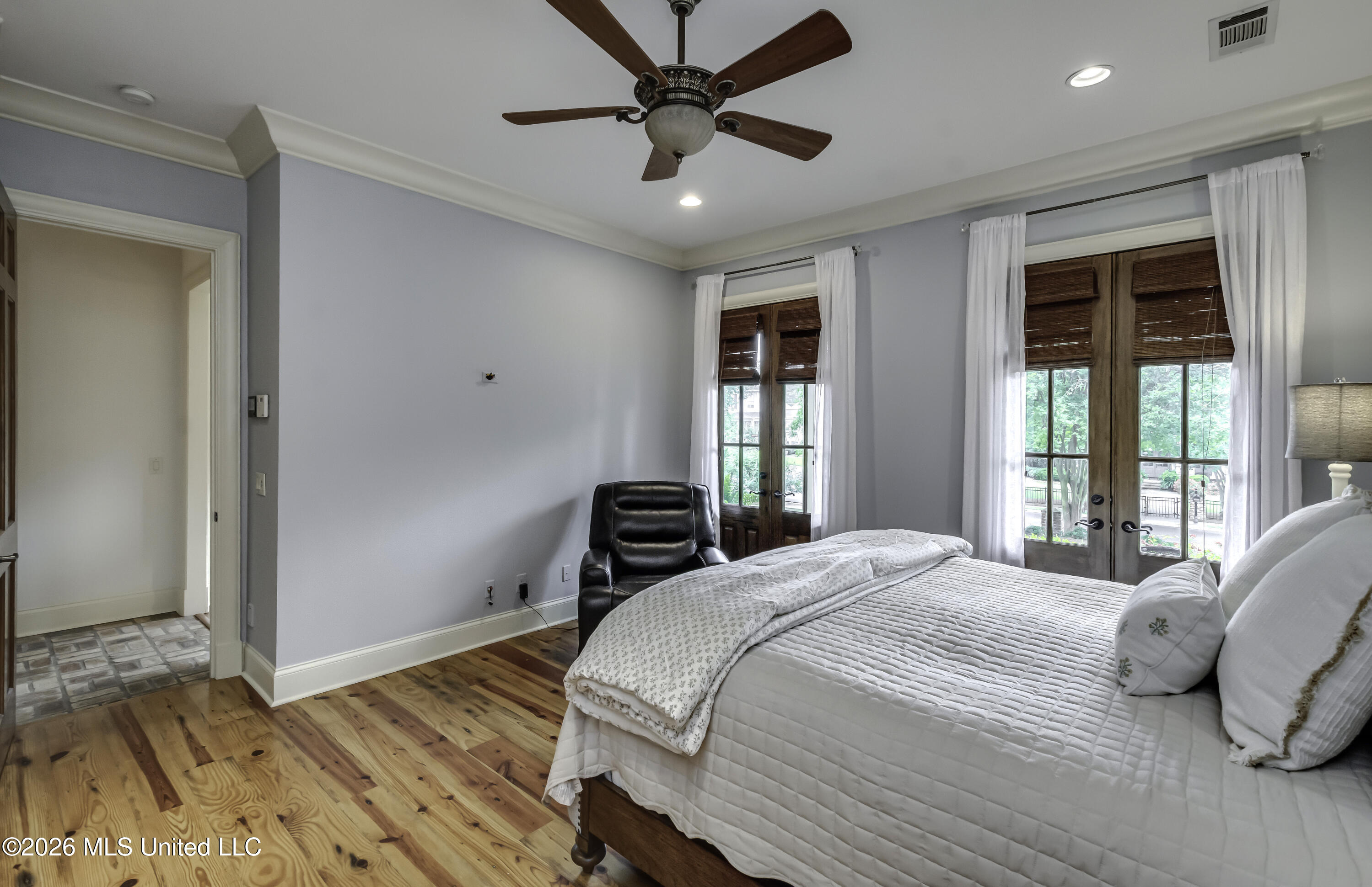 100 Arbor Landing Property Photo 49