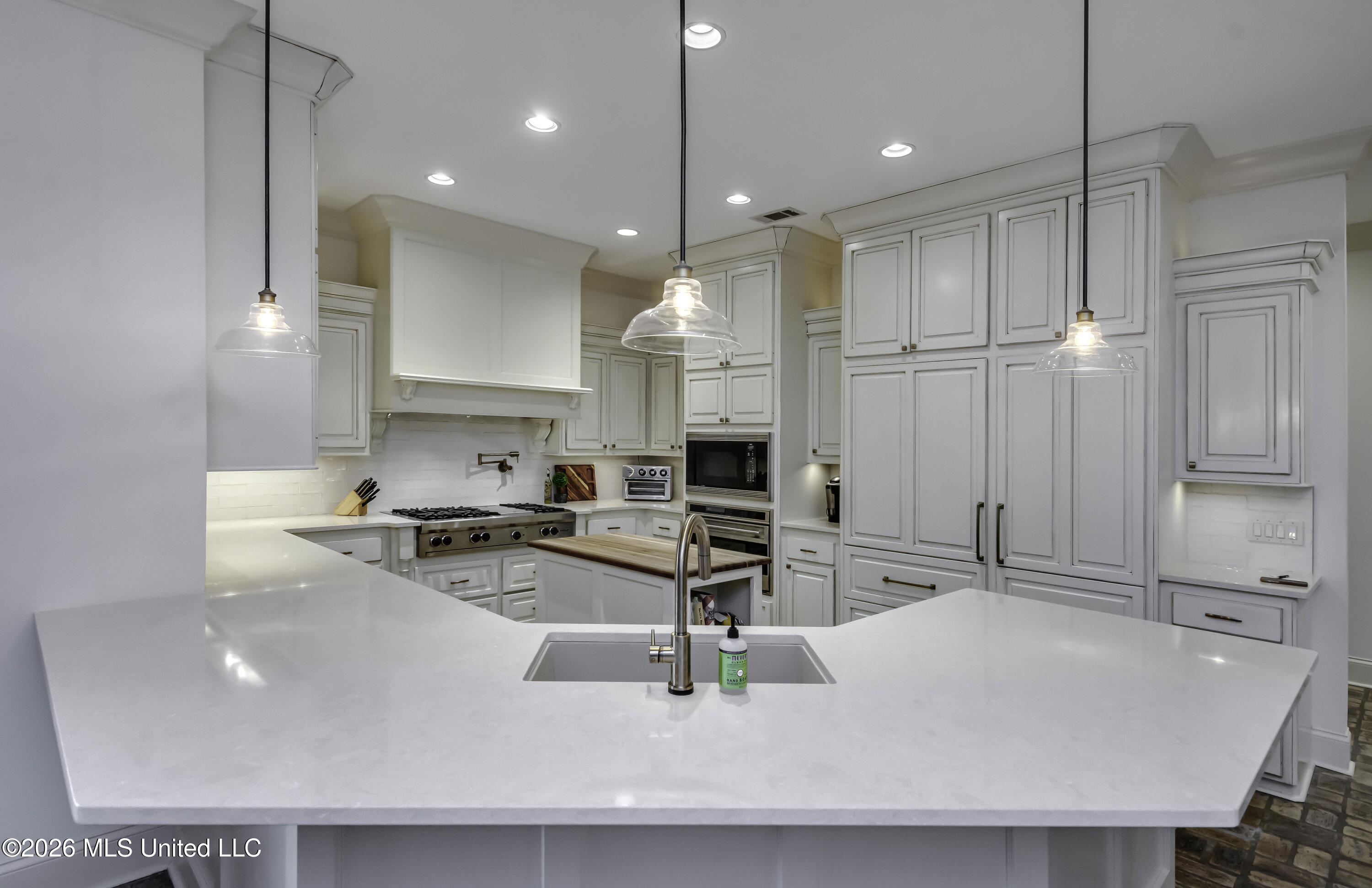 100 Arbor Landing Property Photo 64