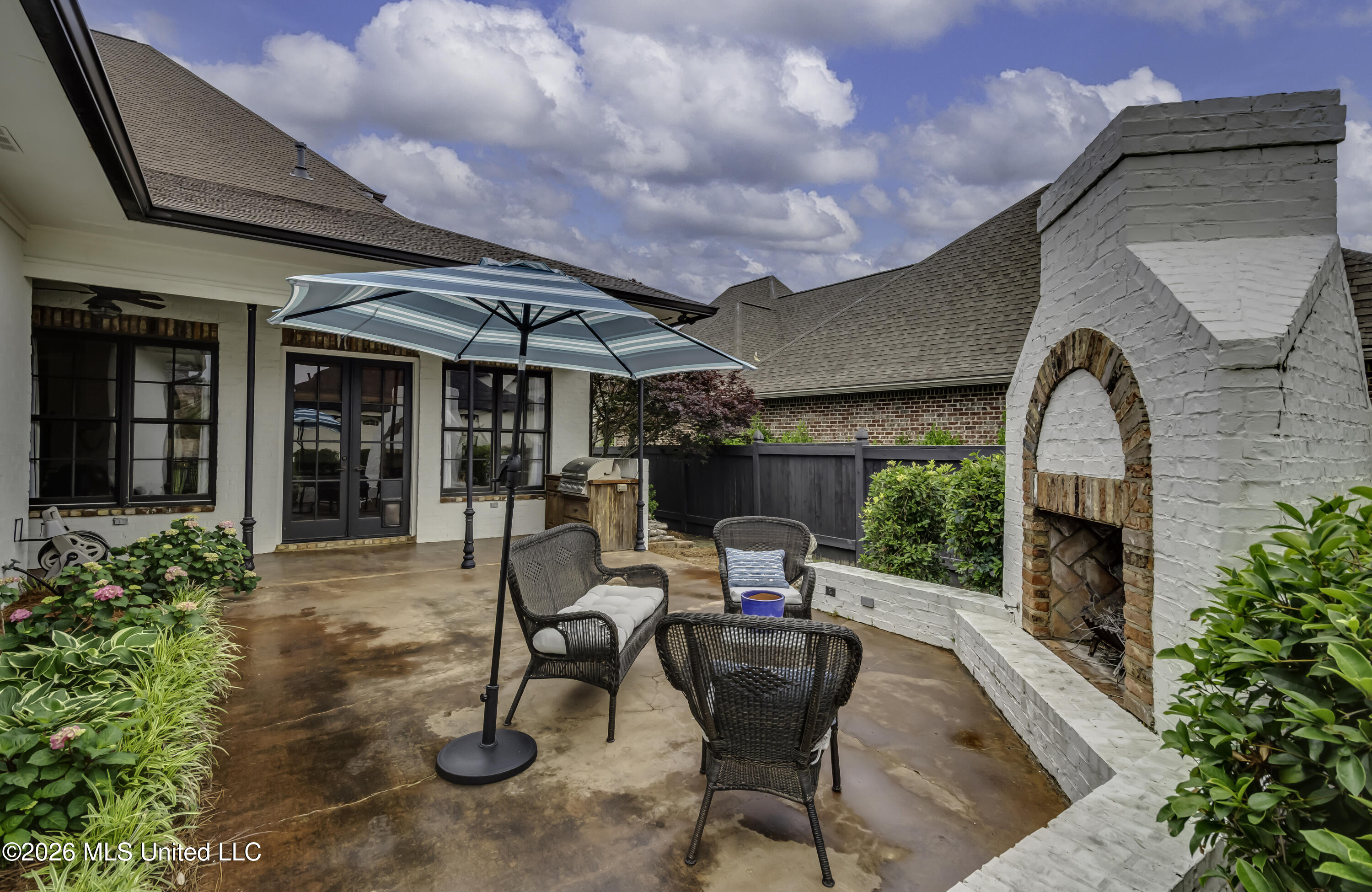100 Arbor Landing Property Photo 82