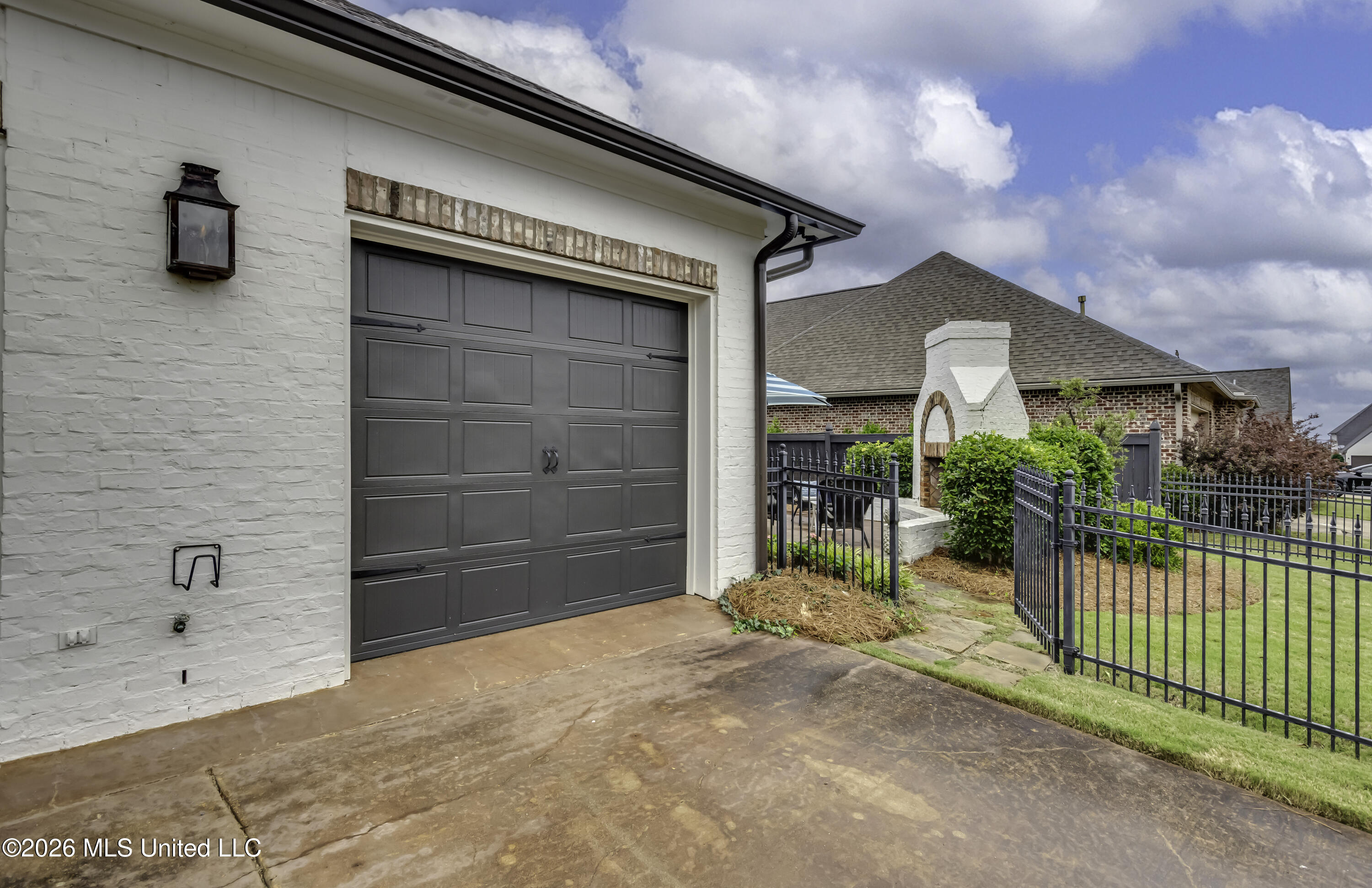 100 Arbor Landing Property Photo 84