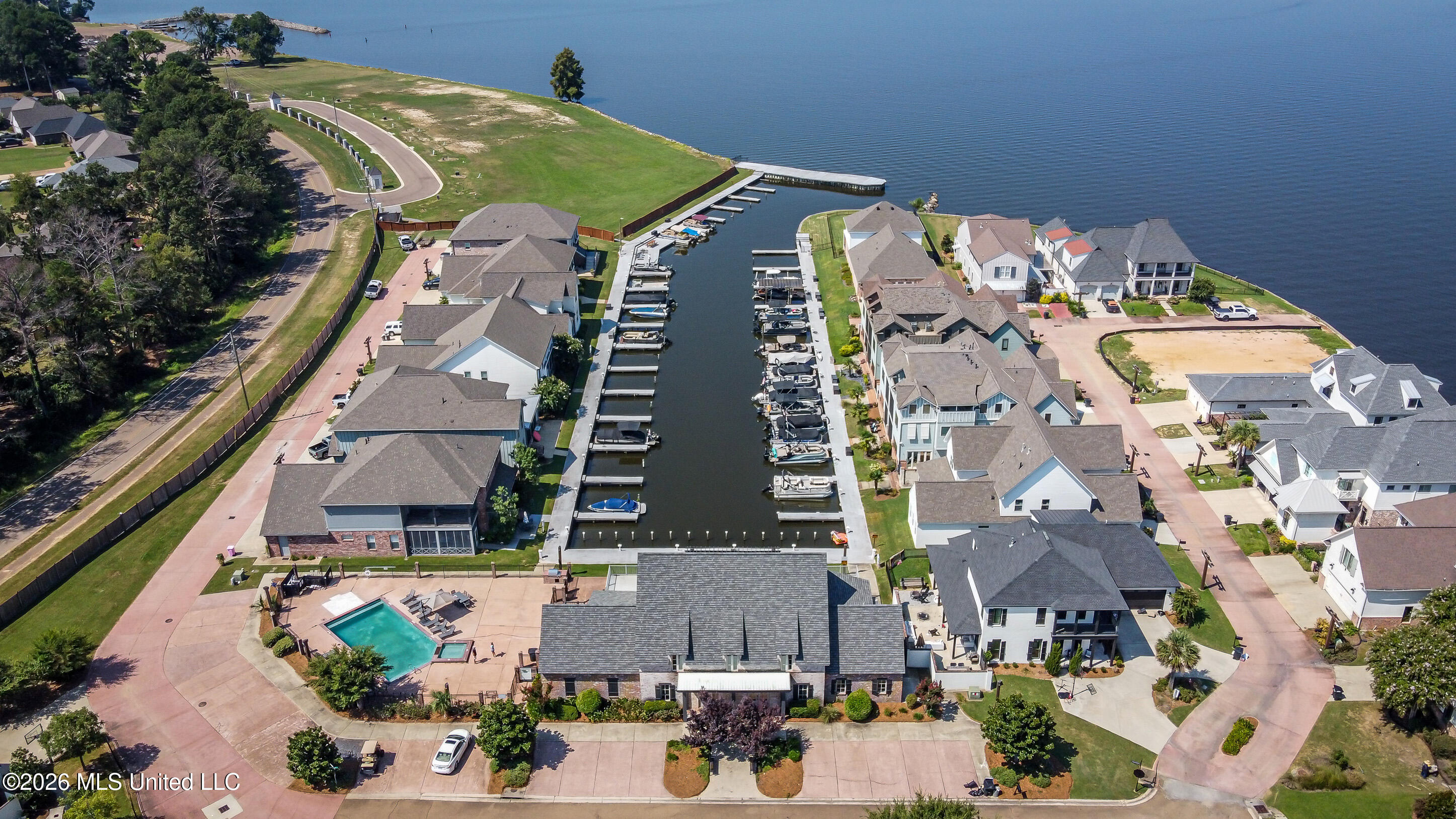 100 Arbor Landing Property Photo 92