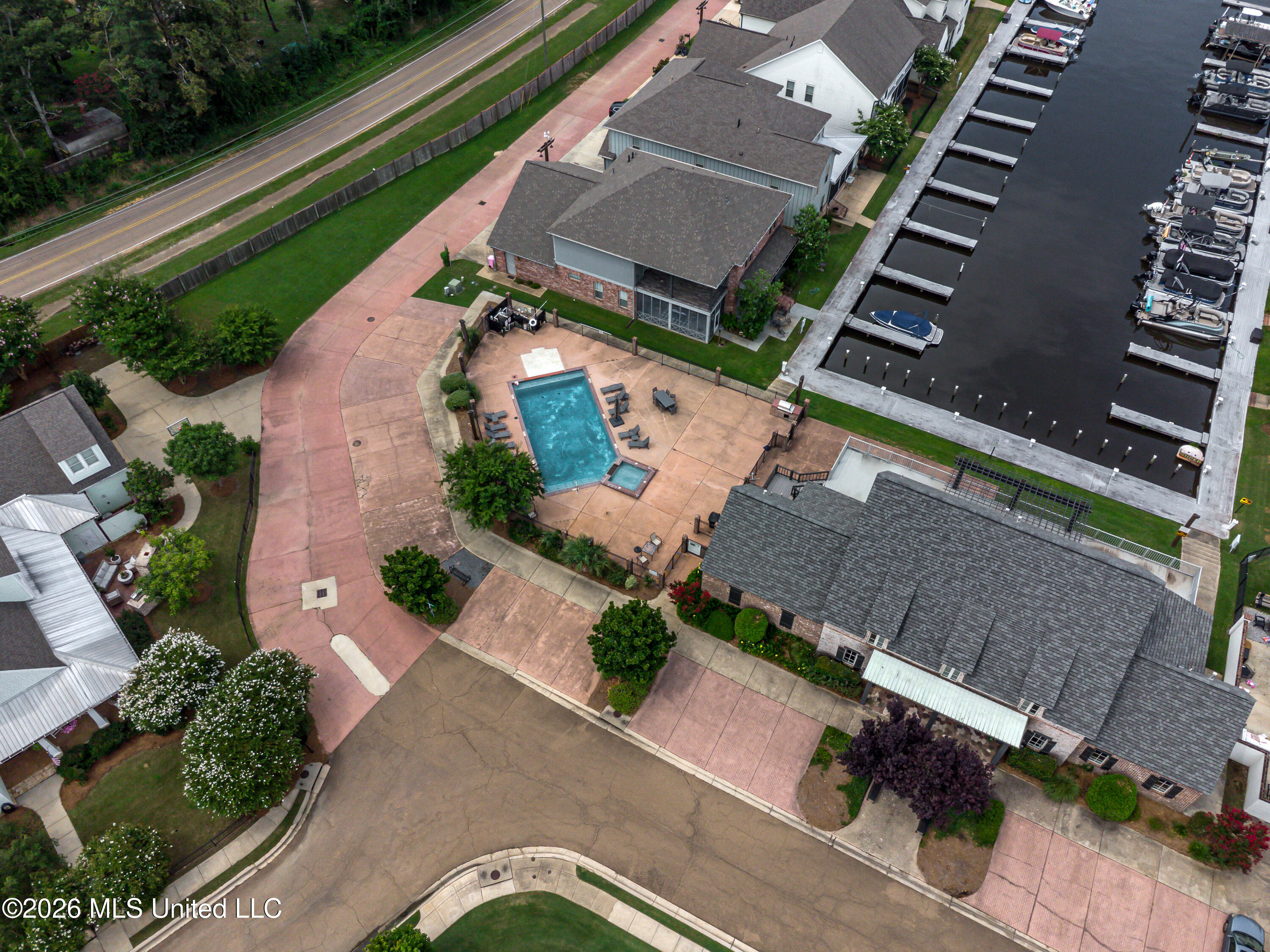 100 Arbor Landing Property Photo 93
