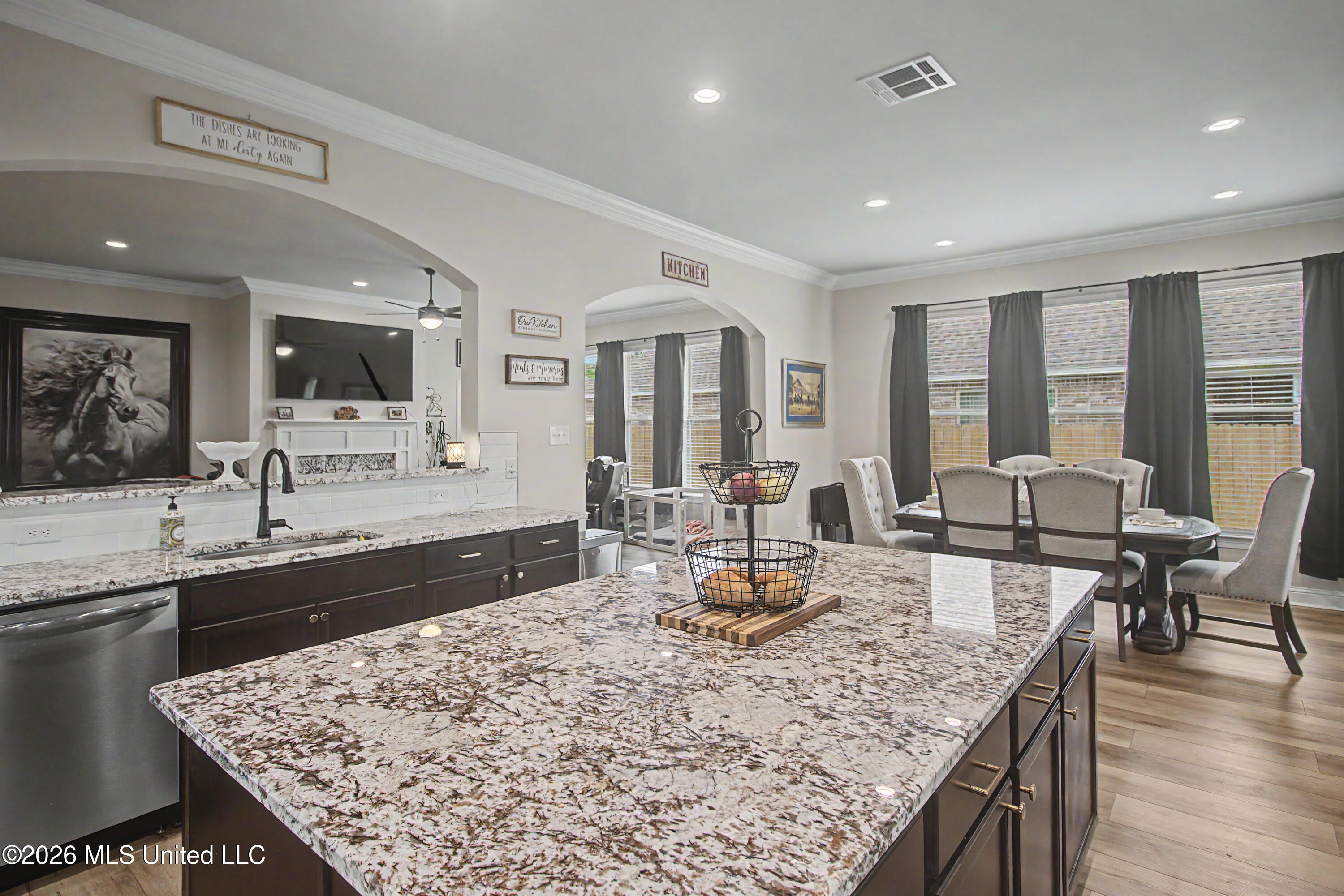 10140 Patrick Drive Property Photo 6