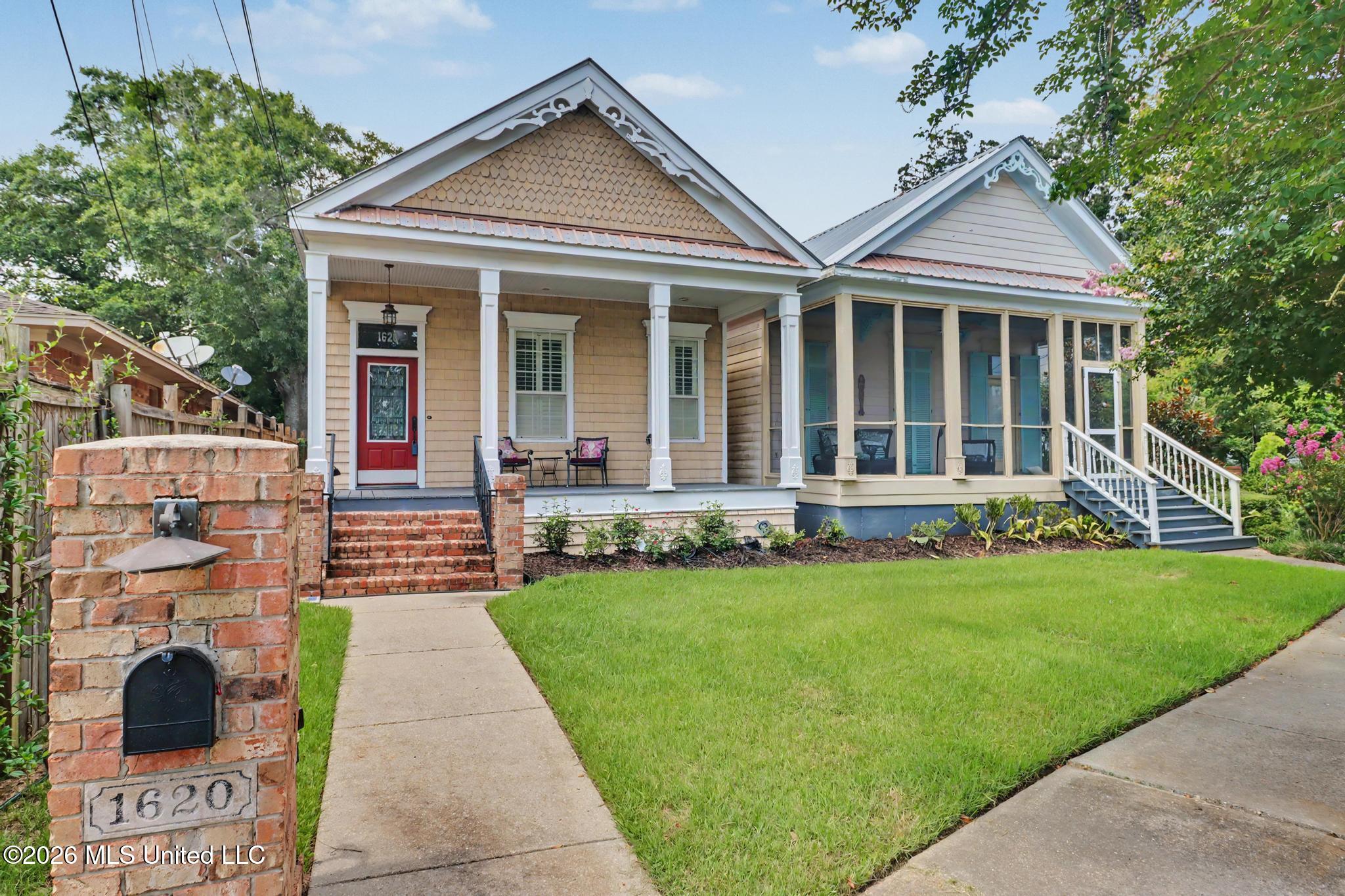 1620 2nd Street Property Photo 2