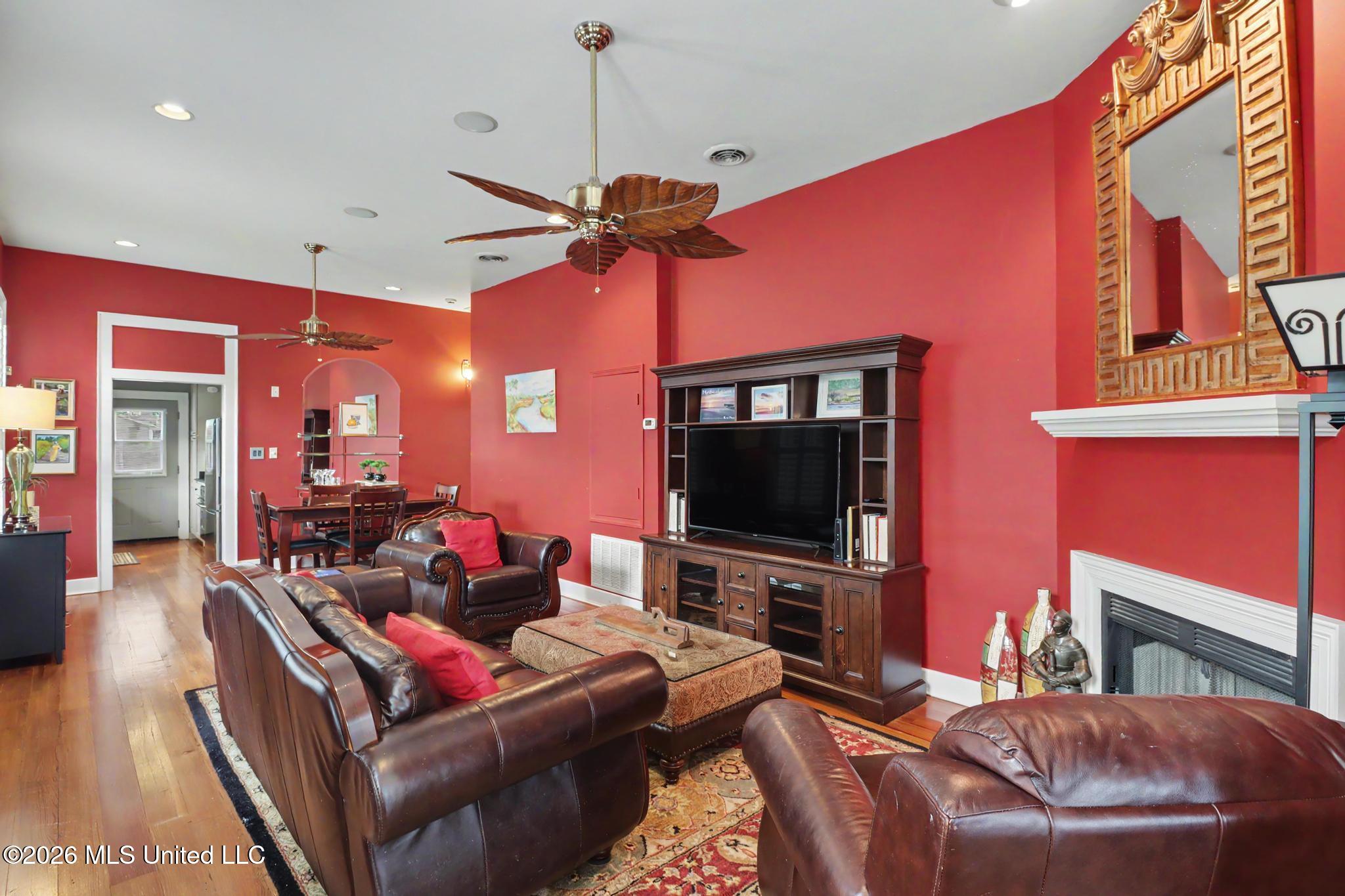 1620 2nd Street Property Photo 4