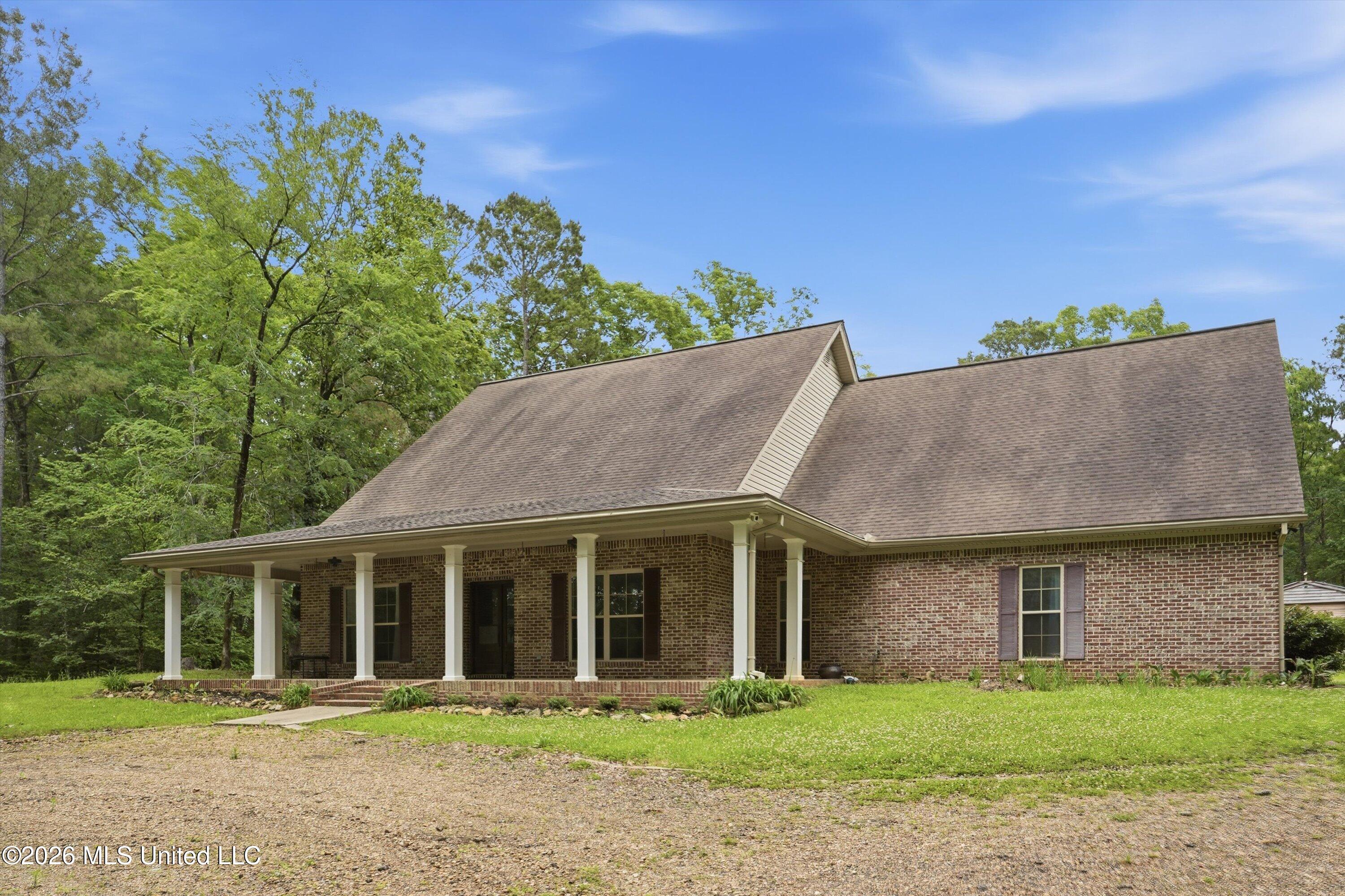 124 Pine Oak Lane Property Photo 2
