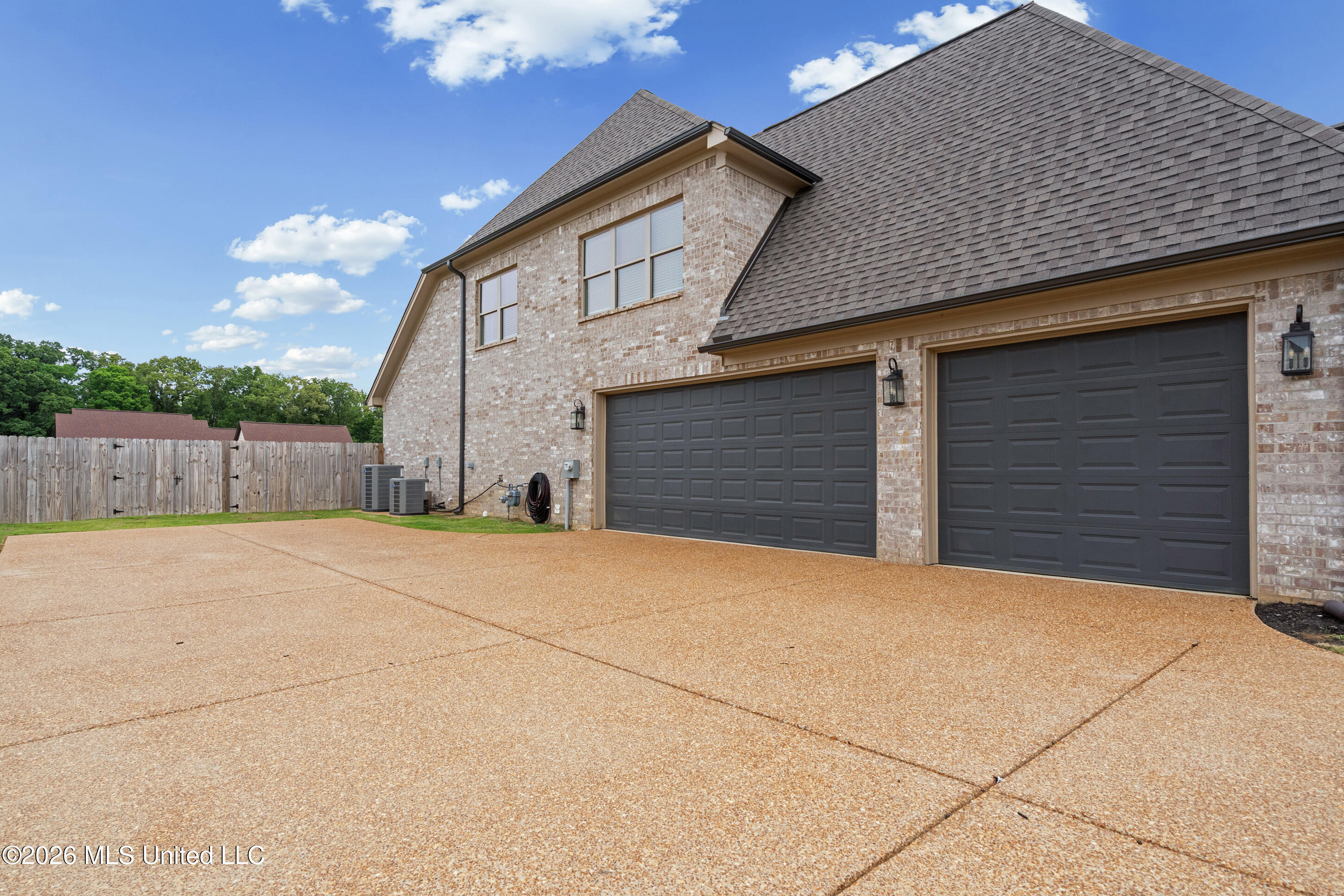 4300 Brooke Drive Property Photo 4