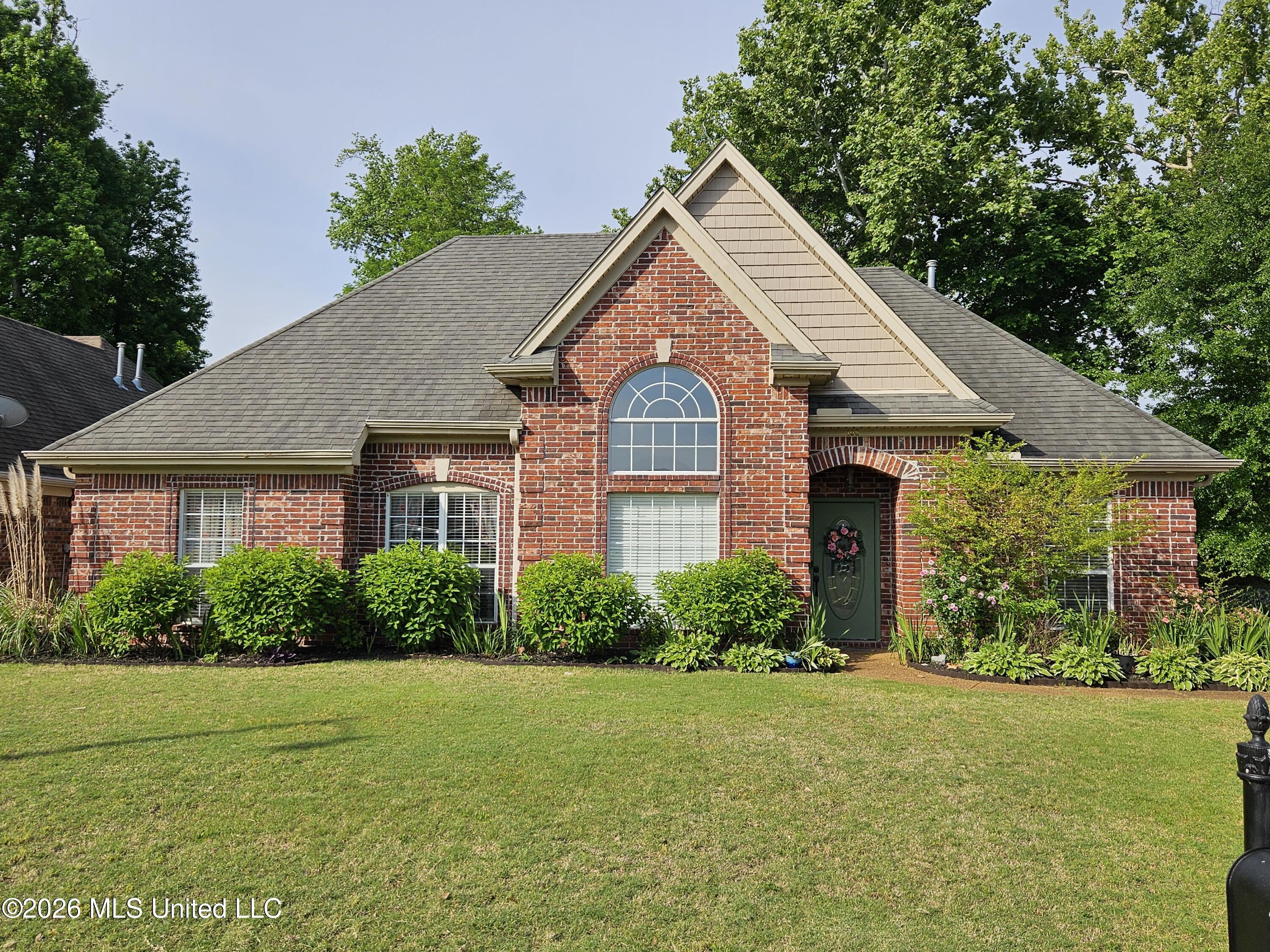 105 Mckinzie Cove Property Photo 1
