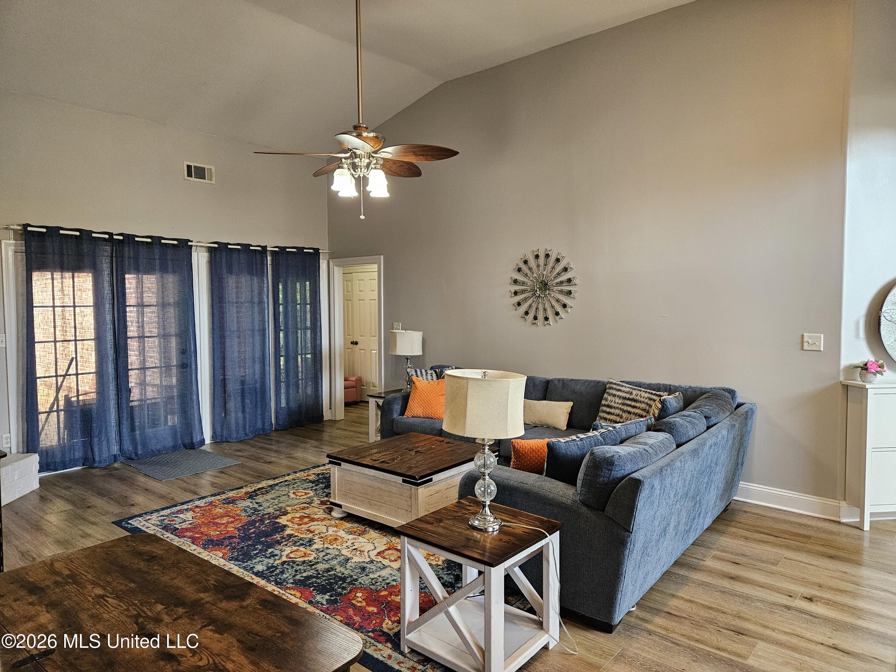 105 Mckinzie Cove Property Photo 2