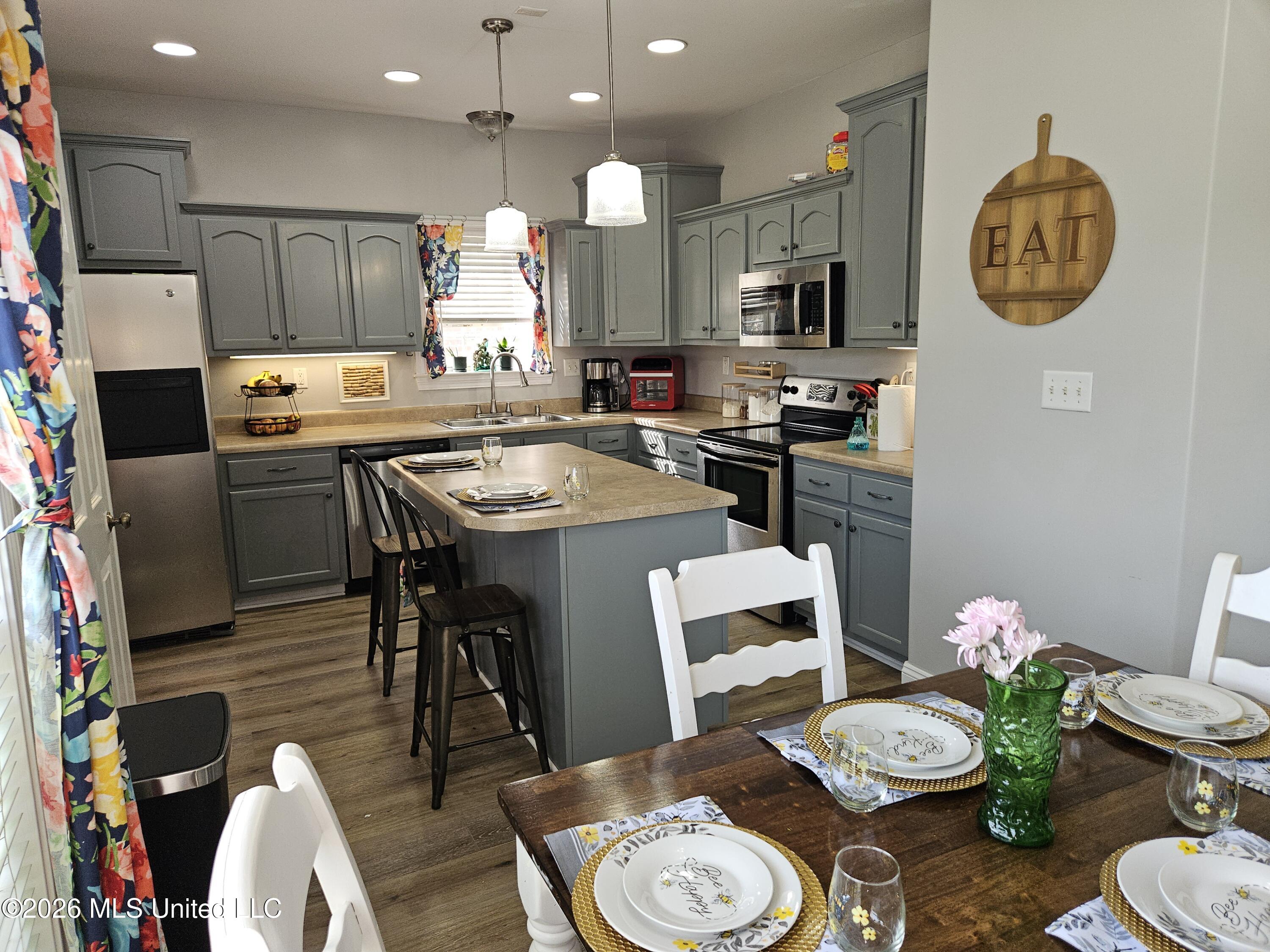 105 Mckinzie Cove Property Photo 7