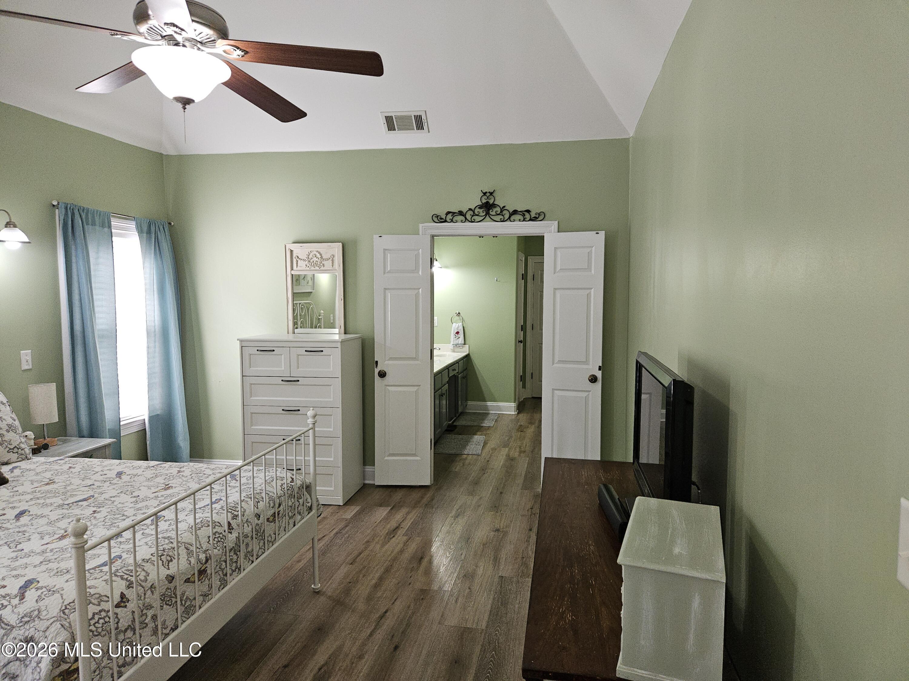 105 Mckinzie Cove Property Photo 9