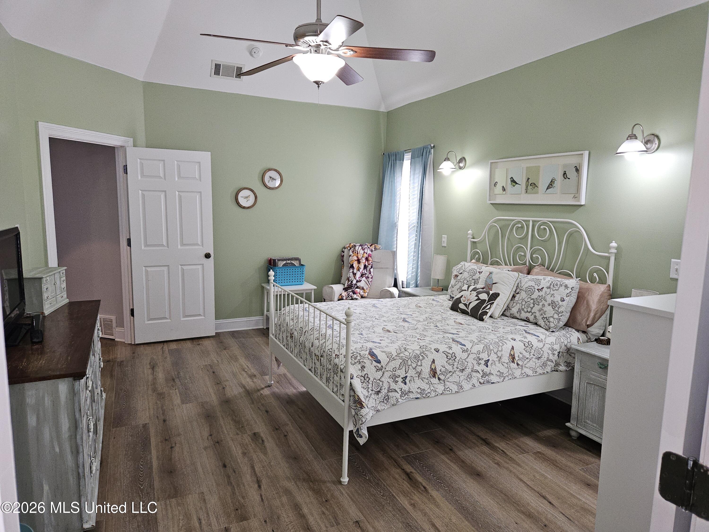 105 Mckinzie Cove Property Photo 10
