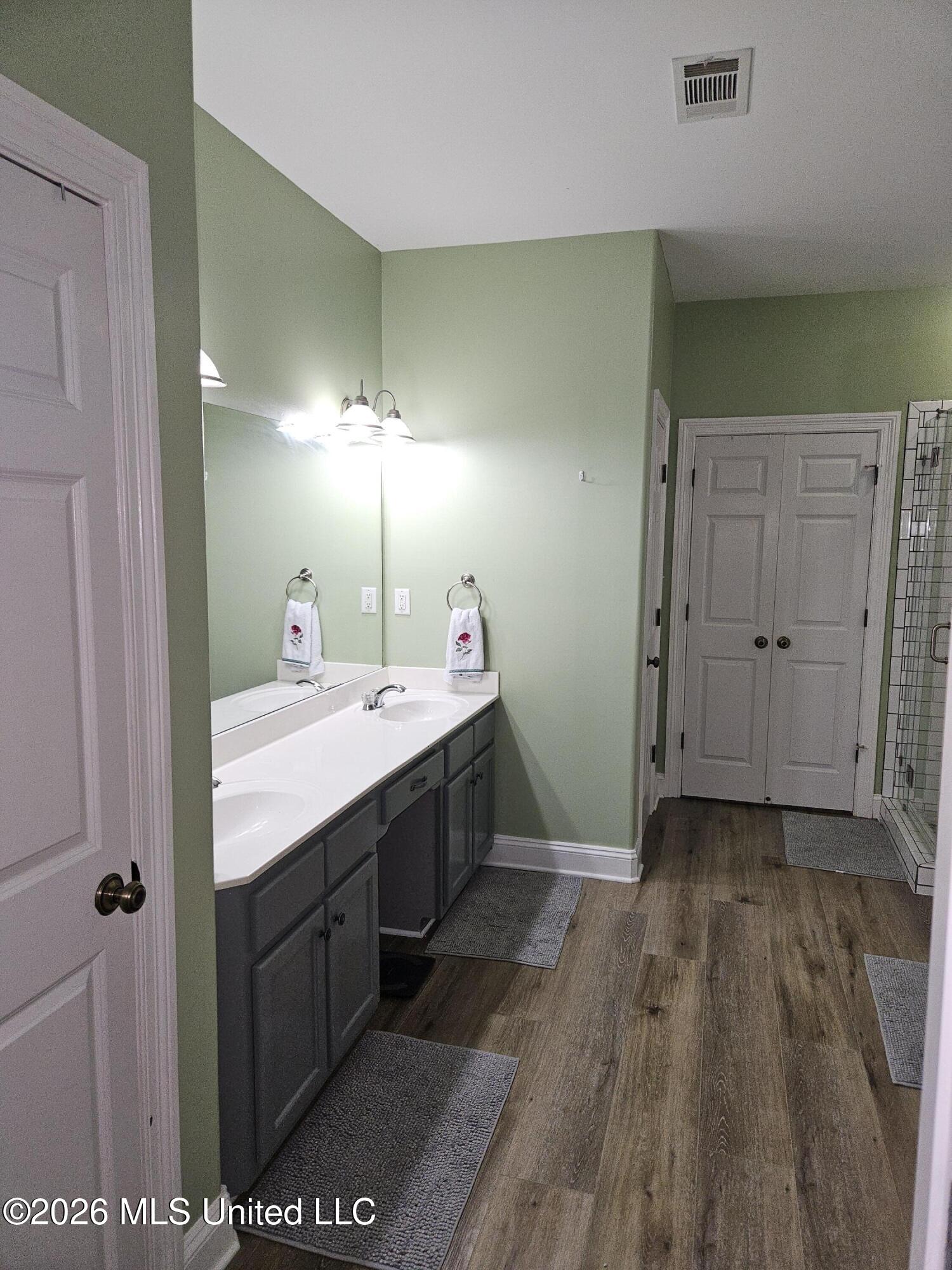 105 Mckinzie Cove Property Photo 12