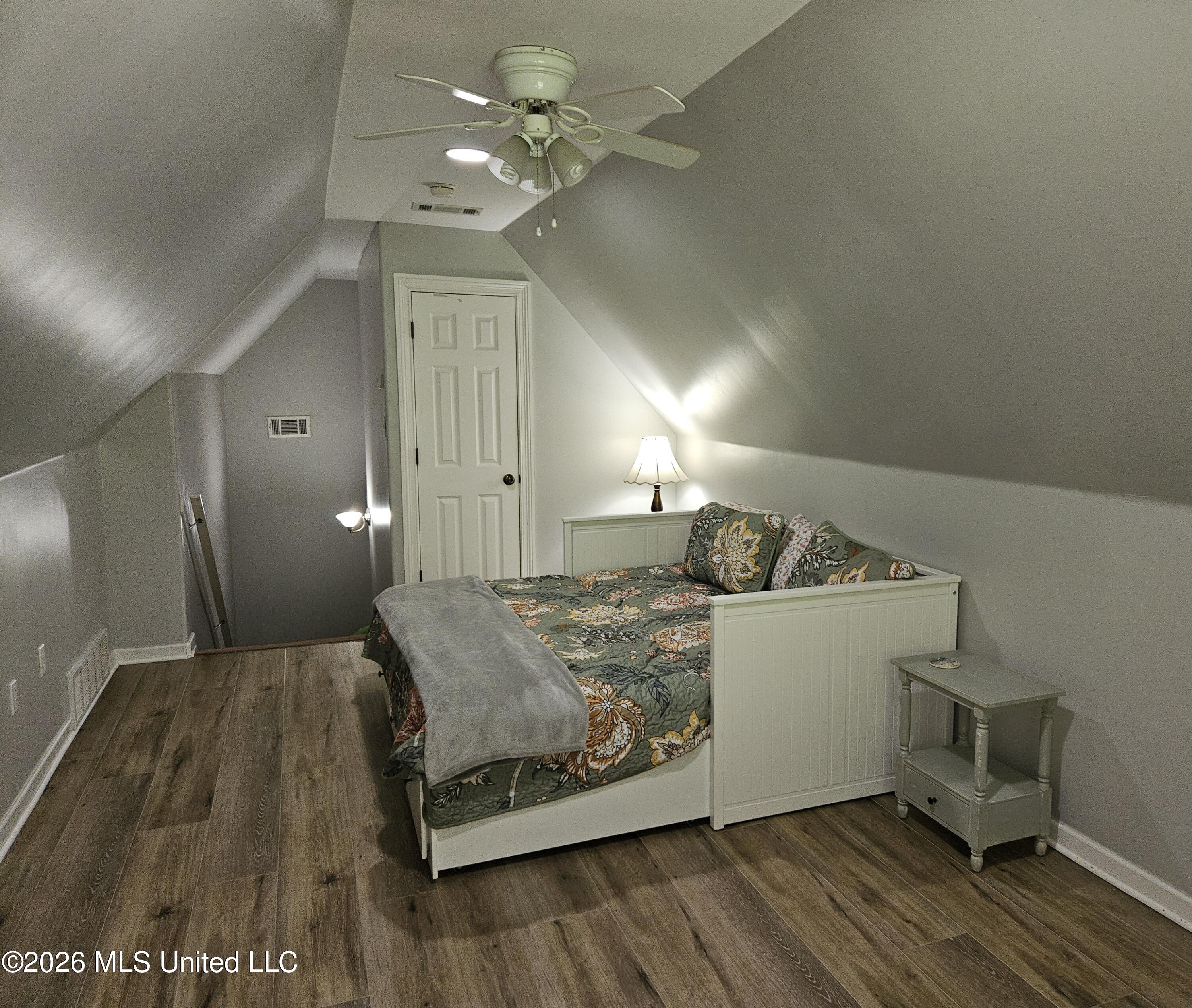 105 Mckinzie Cove Property Photo 16