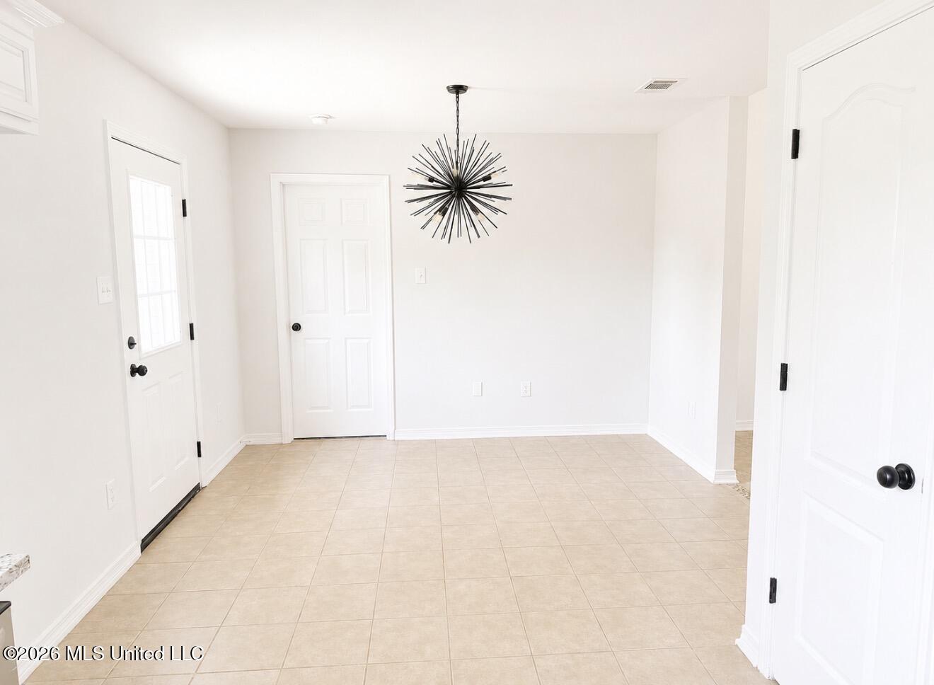 8122 Longwood Drive Property Photo 8