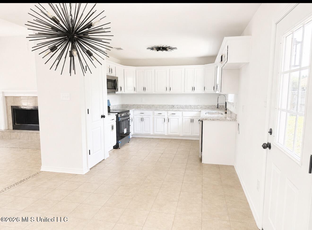 8122 Longwood Drive Property Photo 9
