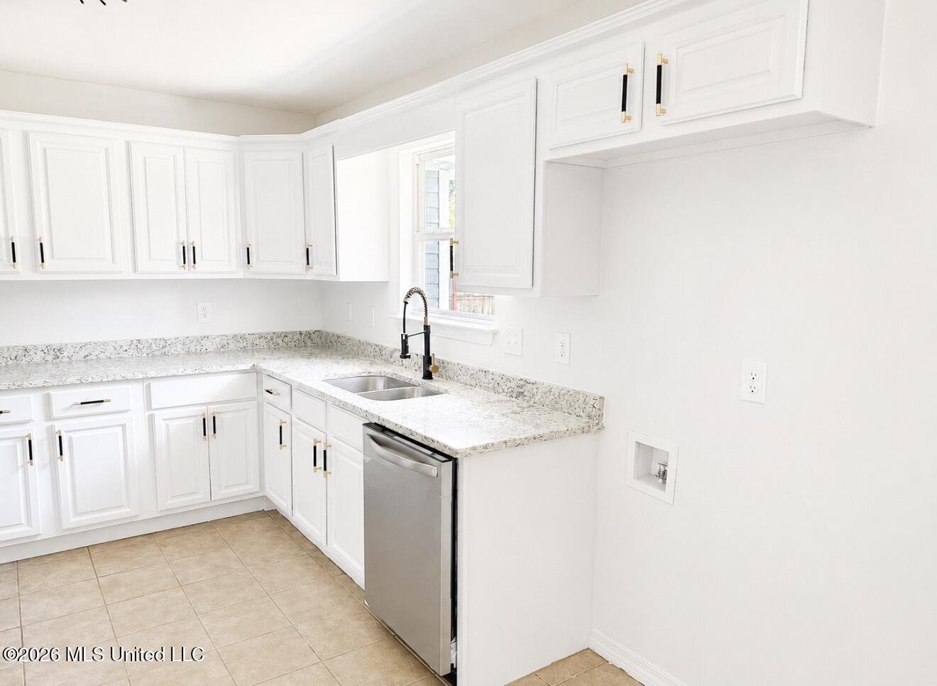 8122 Longwood Drive Property Photo 10