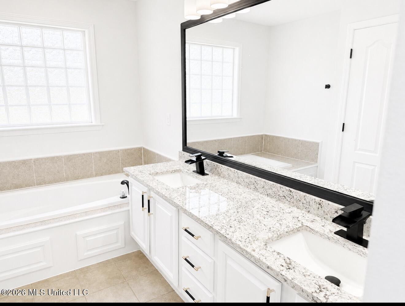 8122 Longwood Drive Property Photo 12