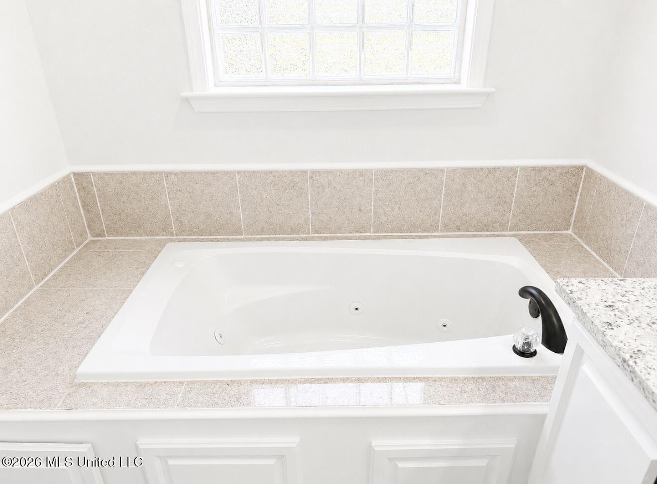 8122 Longwood Drive Property Photo 15