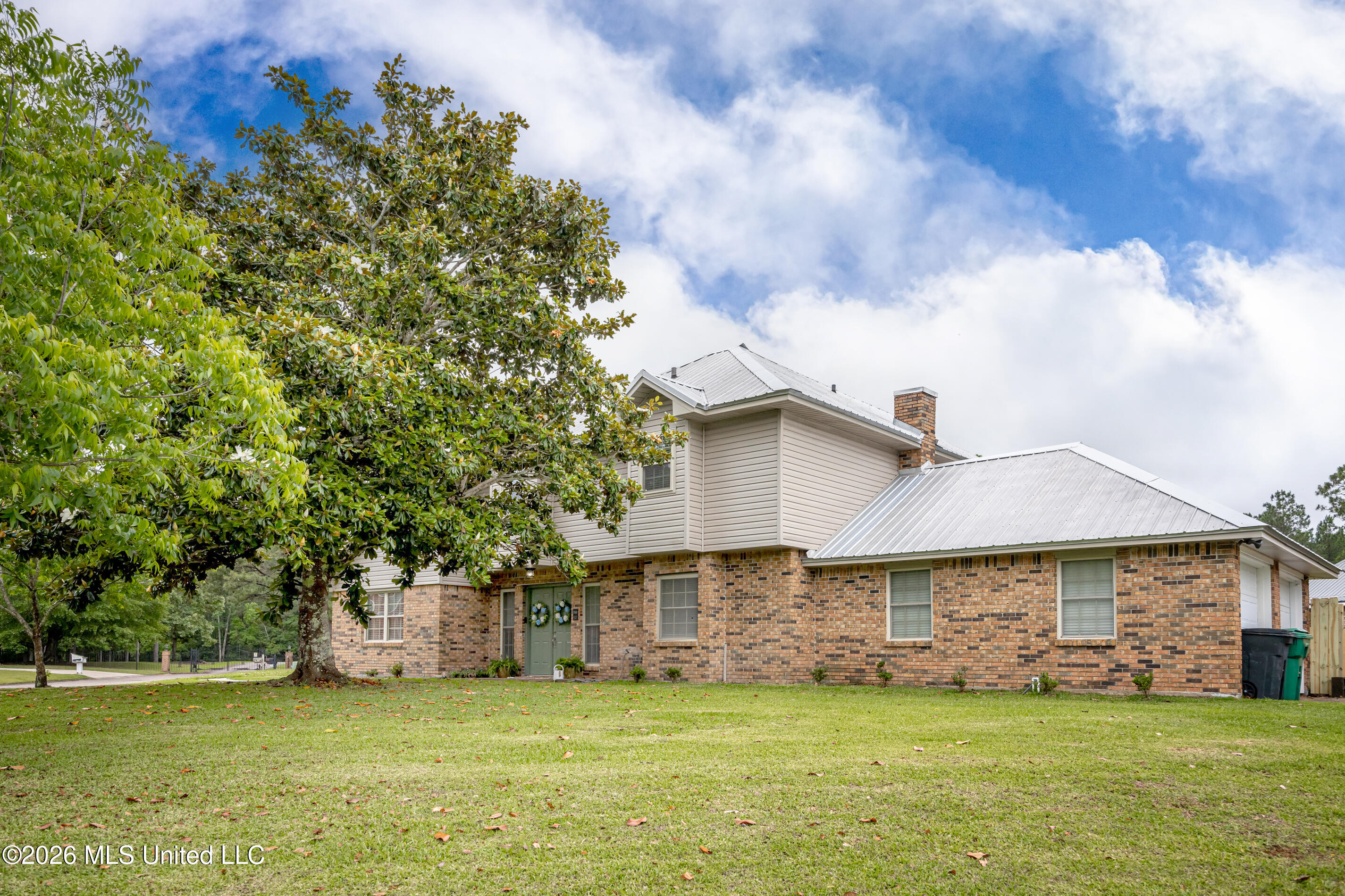 300 Idlewood Drive Property Photo 3