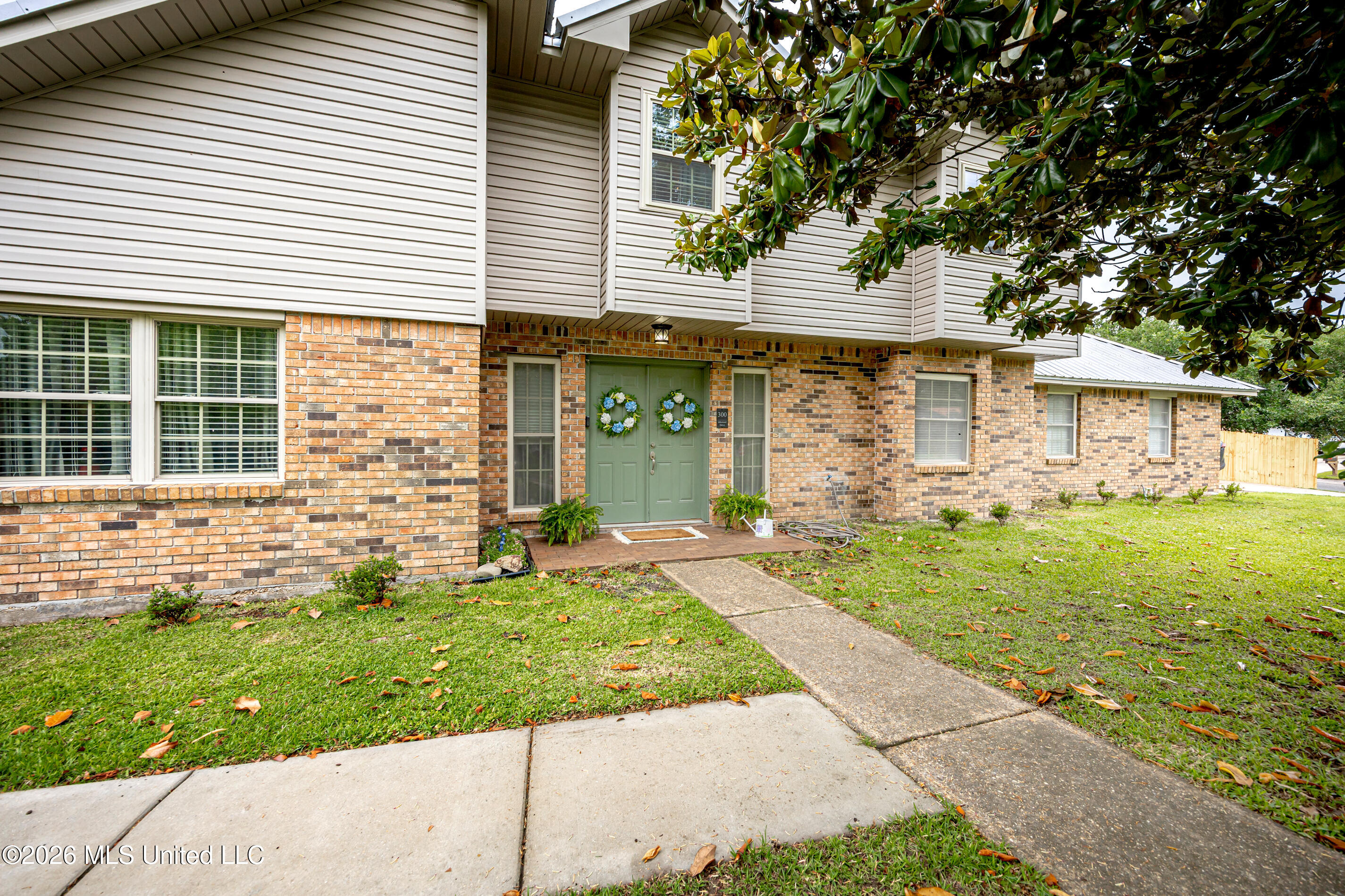 300 Idlewood Drive Property Photo 5
