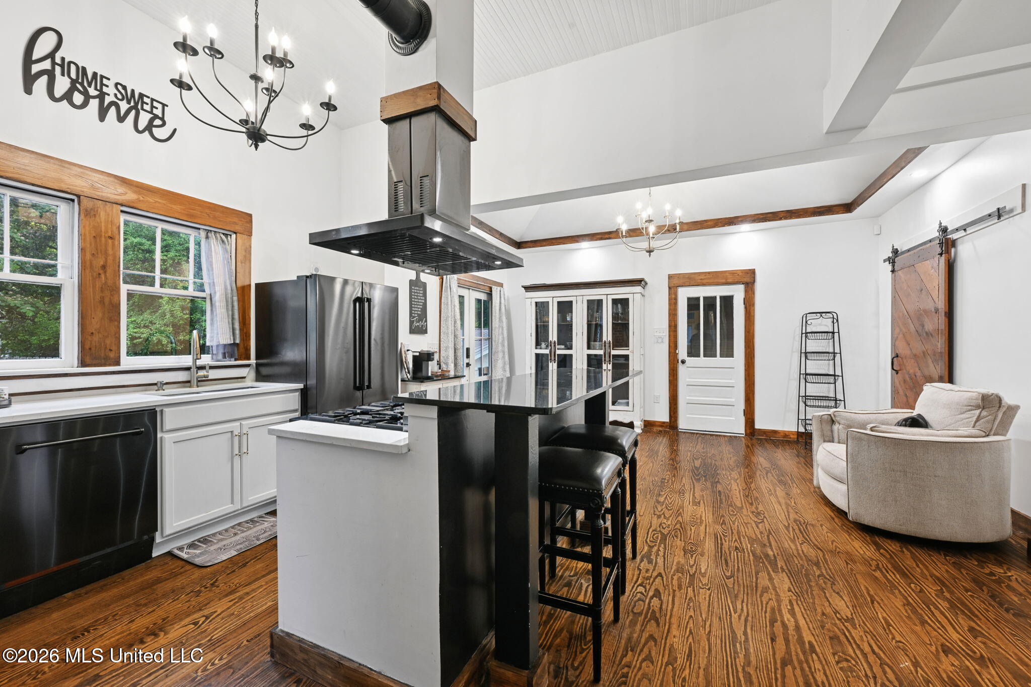 102 W Myrtle Street Property Photo 6
