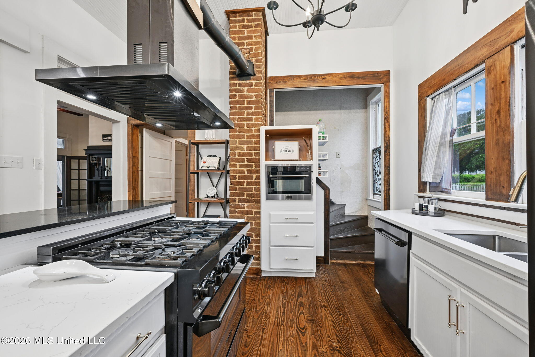 102 W Myrtle Street Property Photo 15