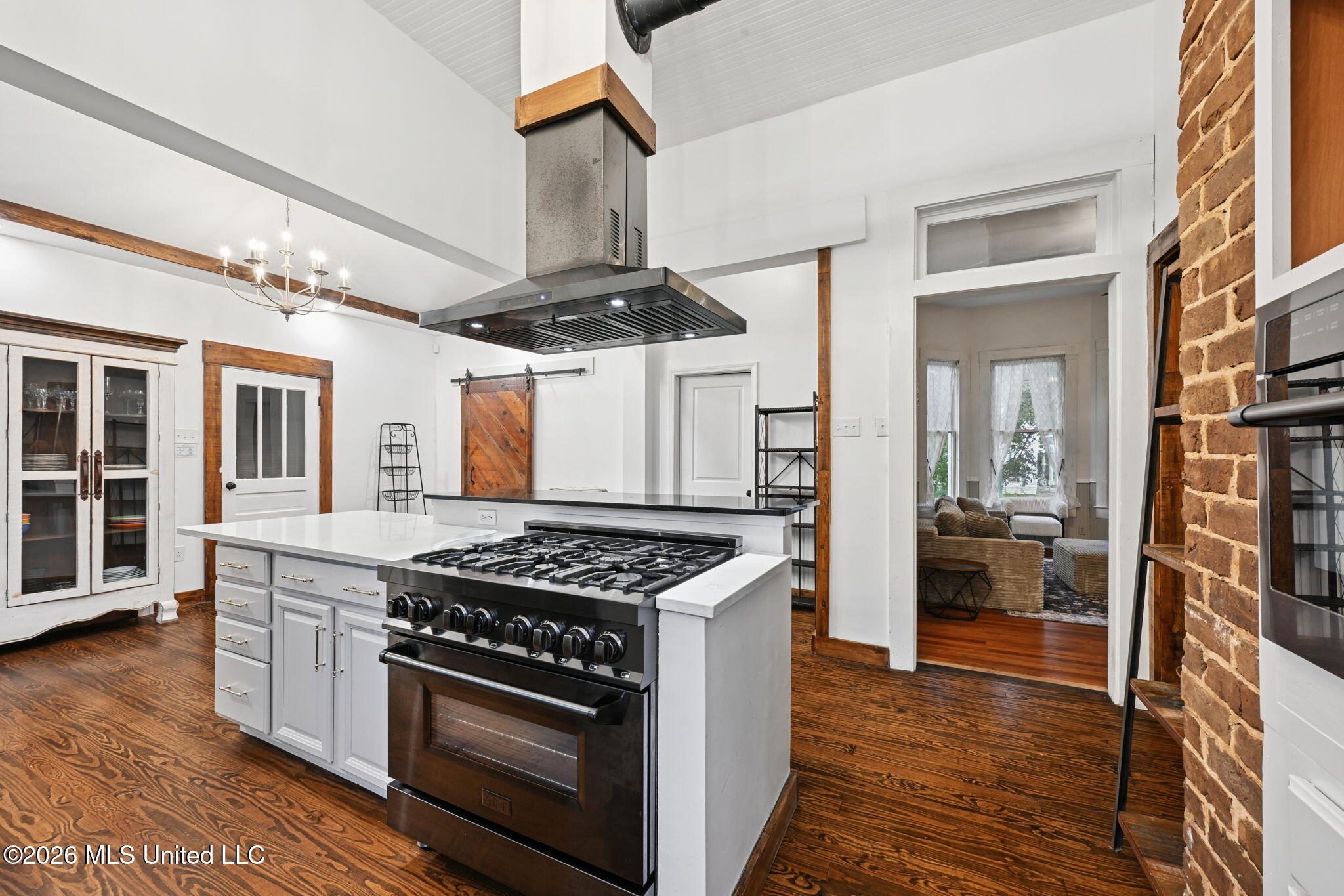 102 W Myrtle Street Property Photo 16