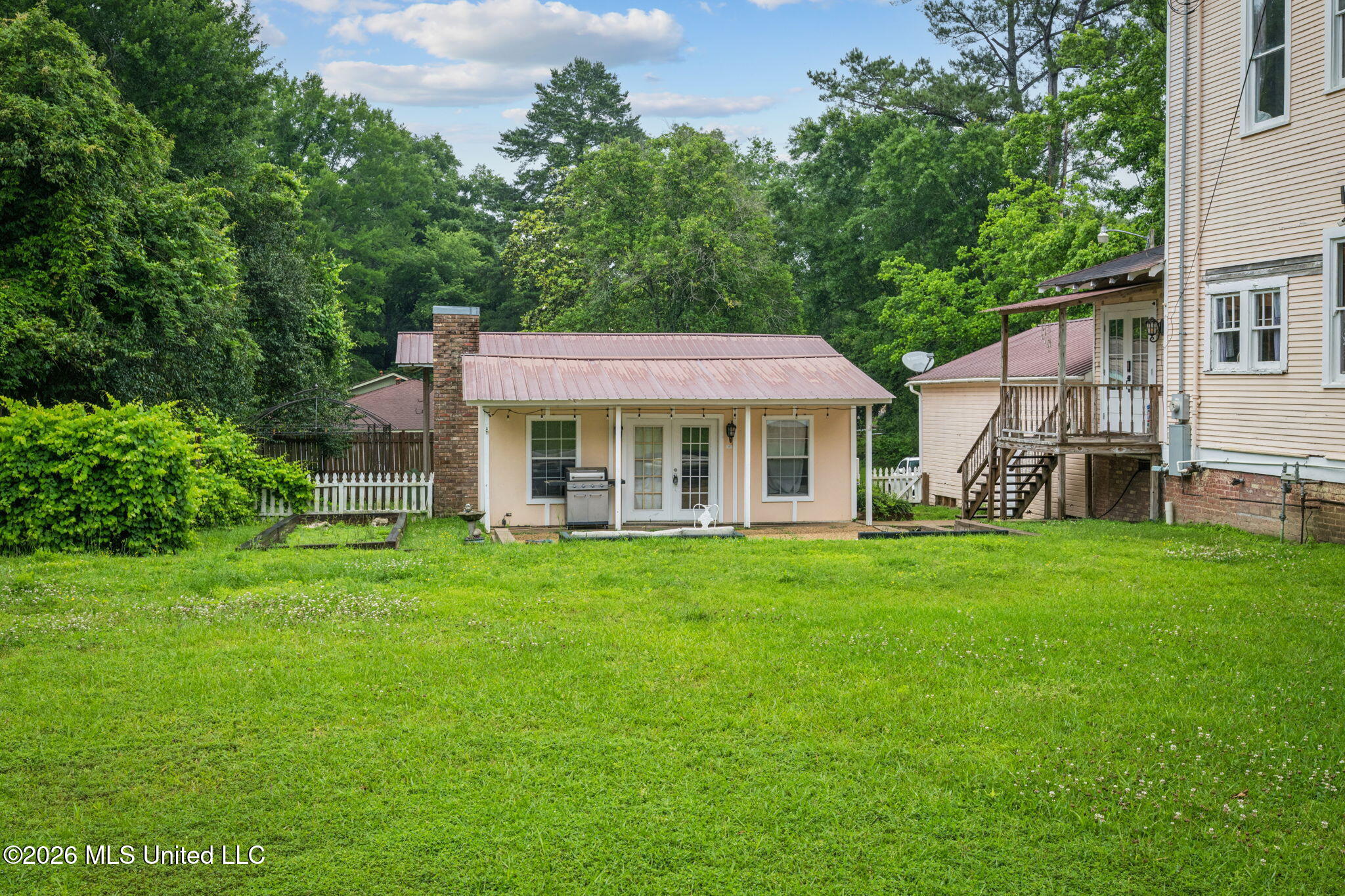 102 W Myrtle Street Property Photo 32