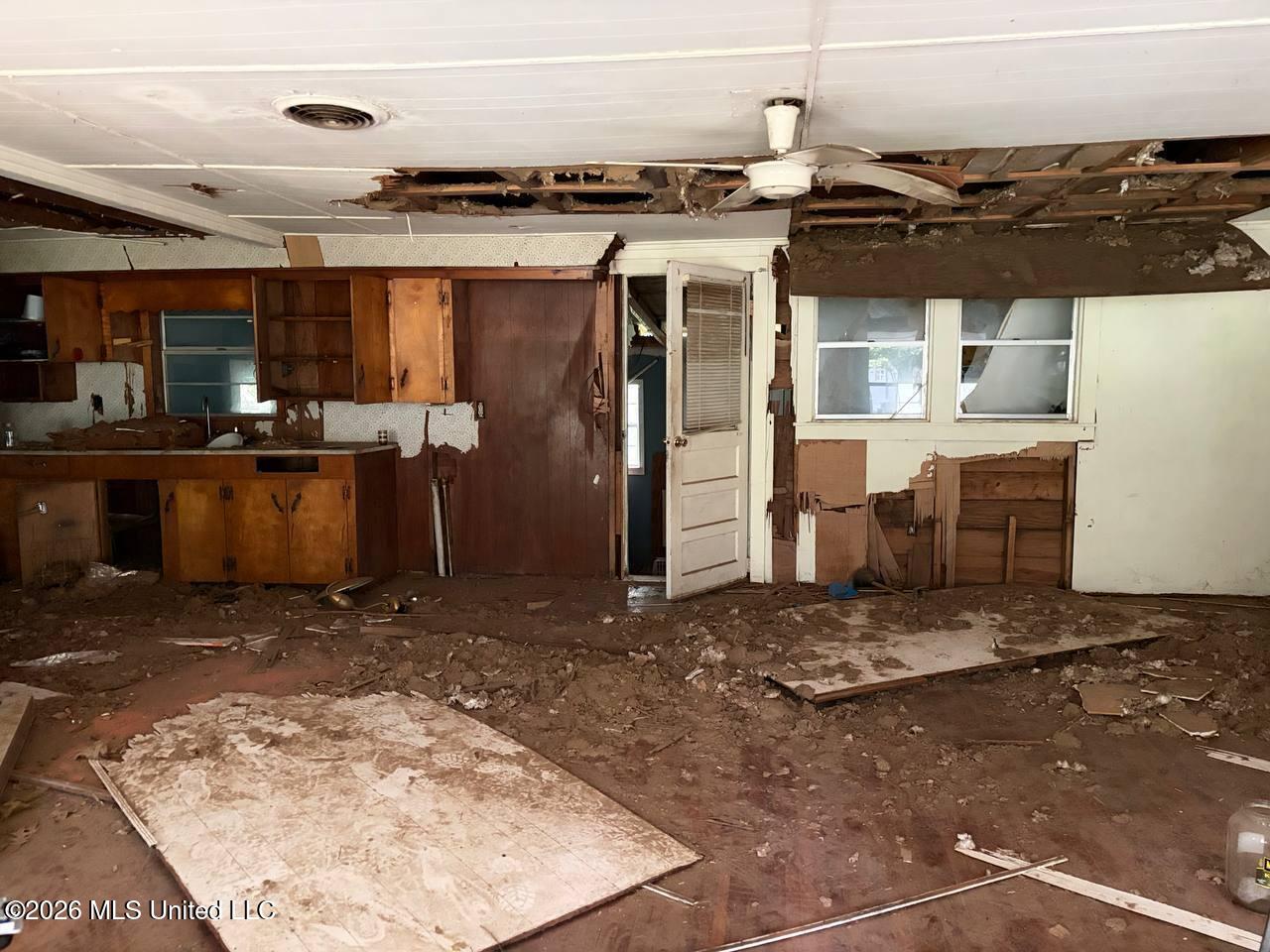 422 Powell Street Property Photo 6