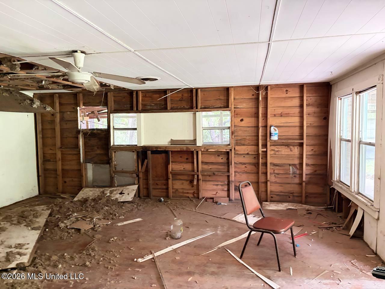 422 Powell Street Property Photo 7